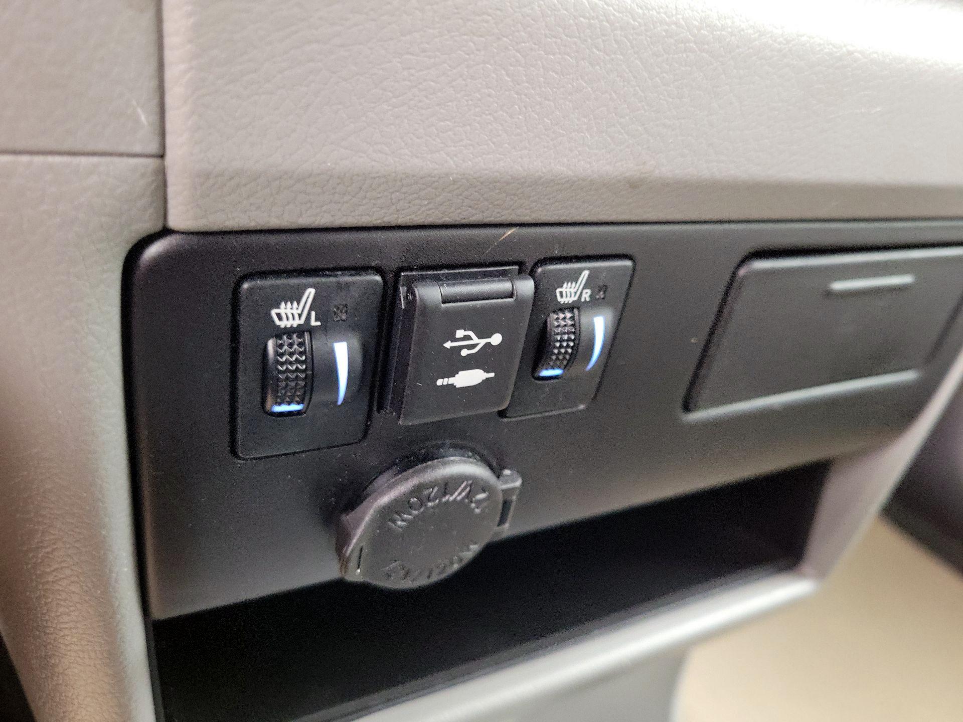 Thumbnail: 2018 Toyota Sienna - 19