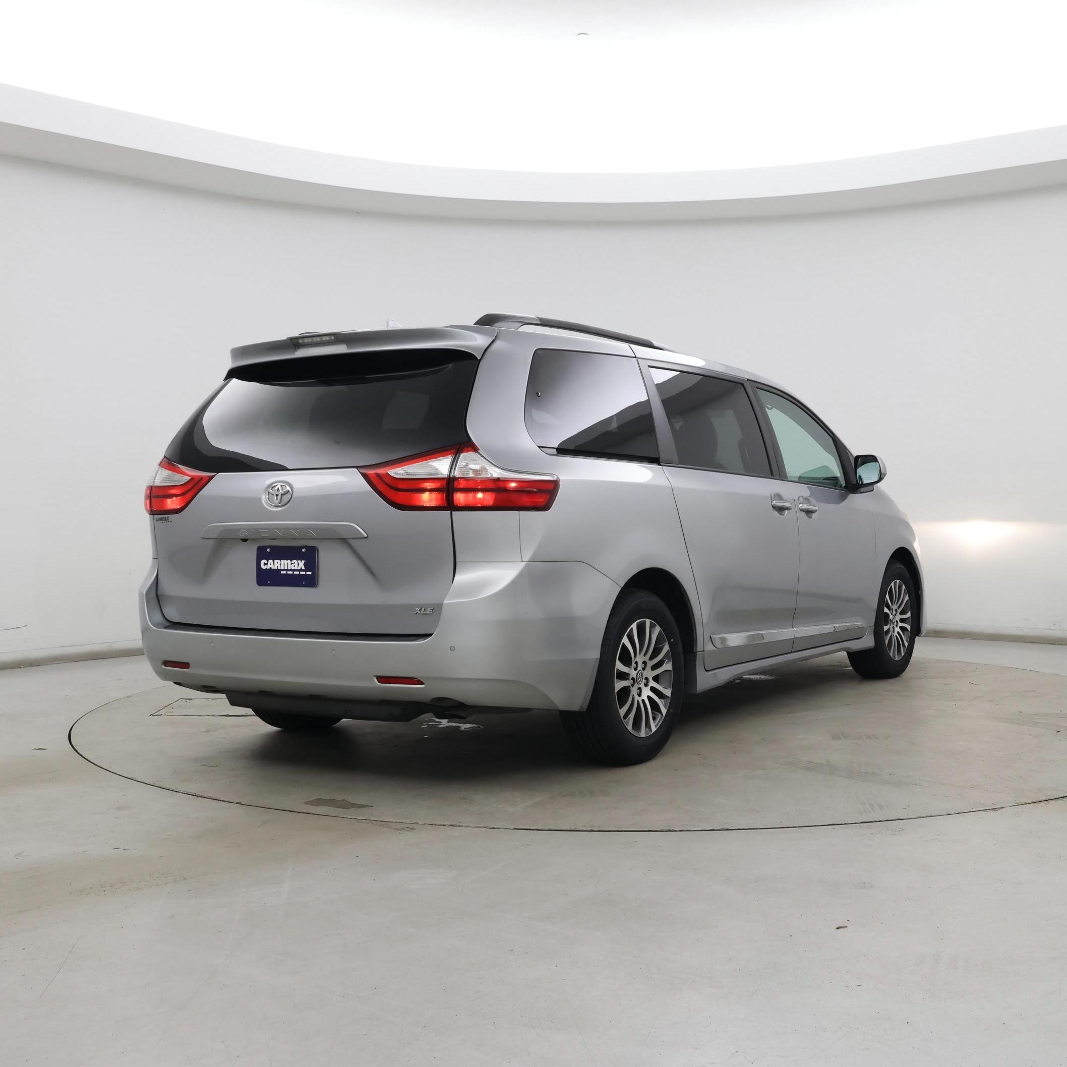 Thumbnail: 2018 Toyota Sienna - 8