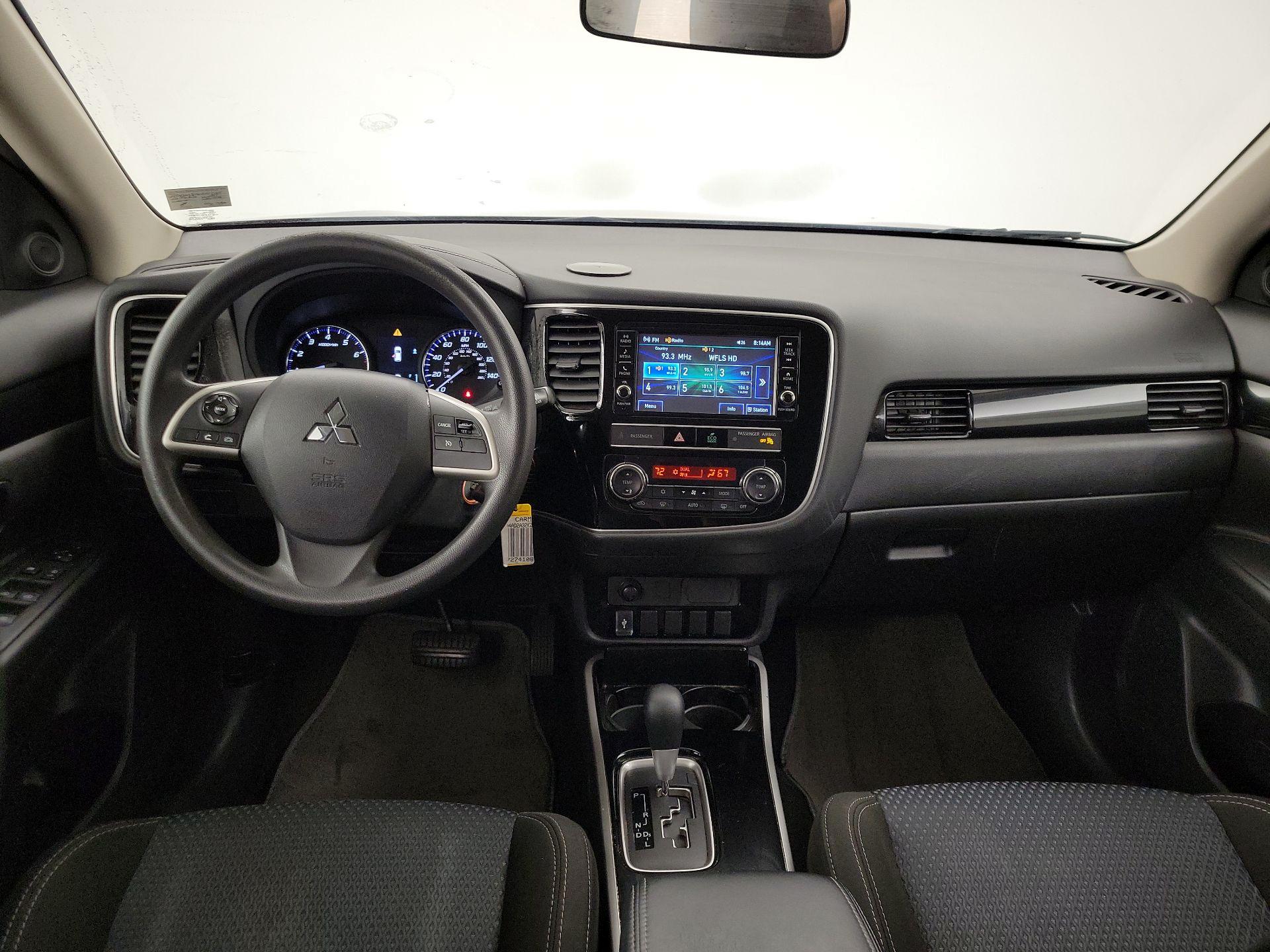 Thumbnail: 2019 Mitsubishi Outlander - 9