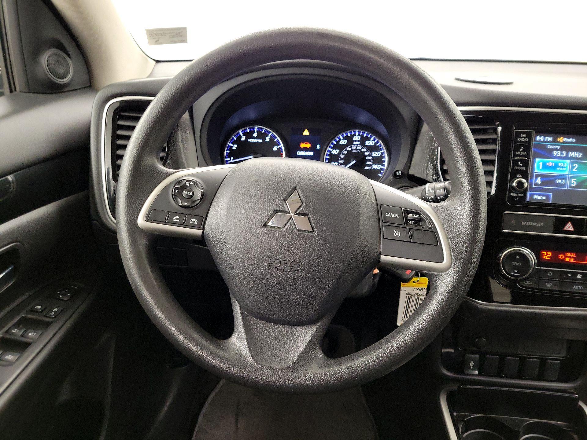 Thumbnail: 2019 Mitsubishi Outlander - 10