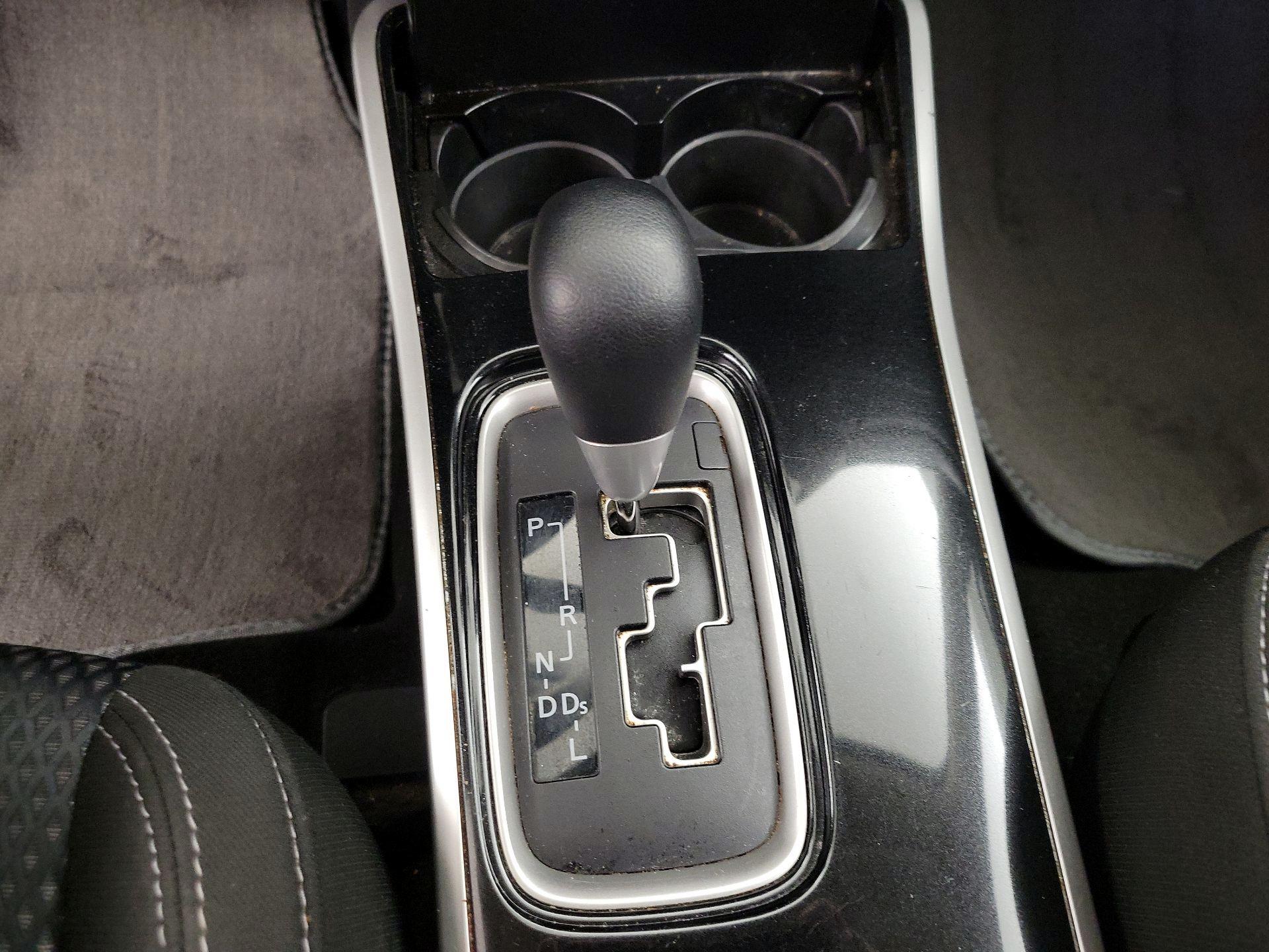 Thumbnail: 2019 Mitsubishi Outlander - 17