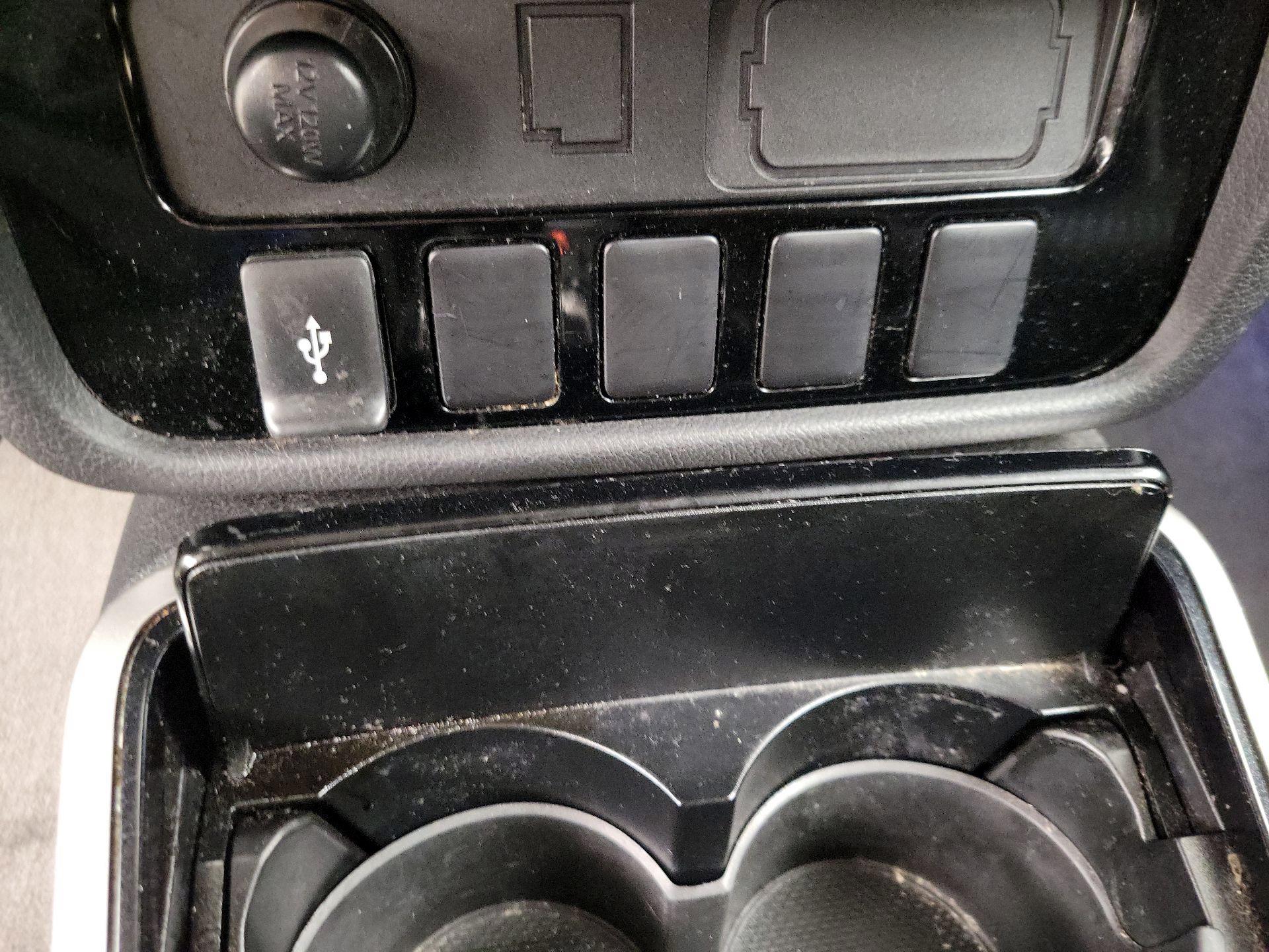 Thumbnail: 2019 Mitsubishi Outlander - 18