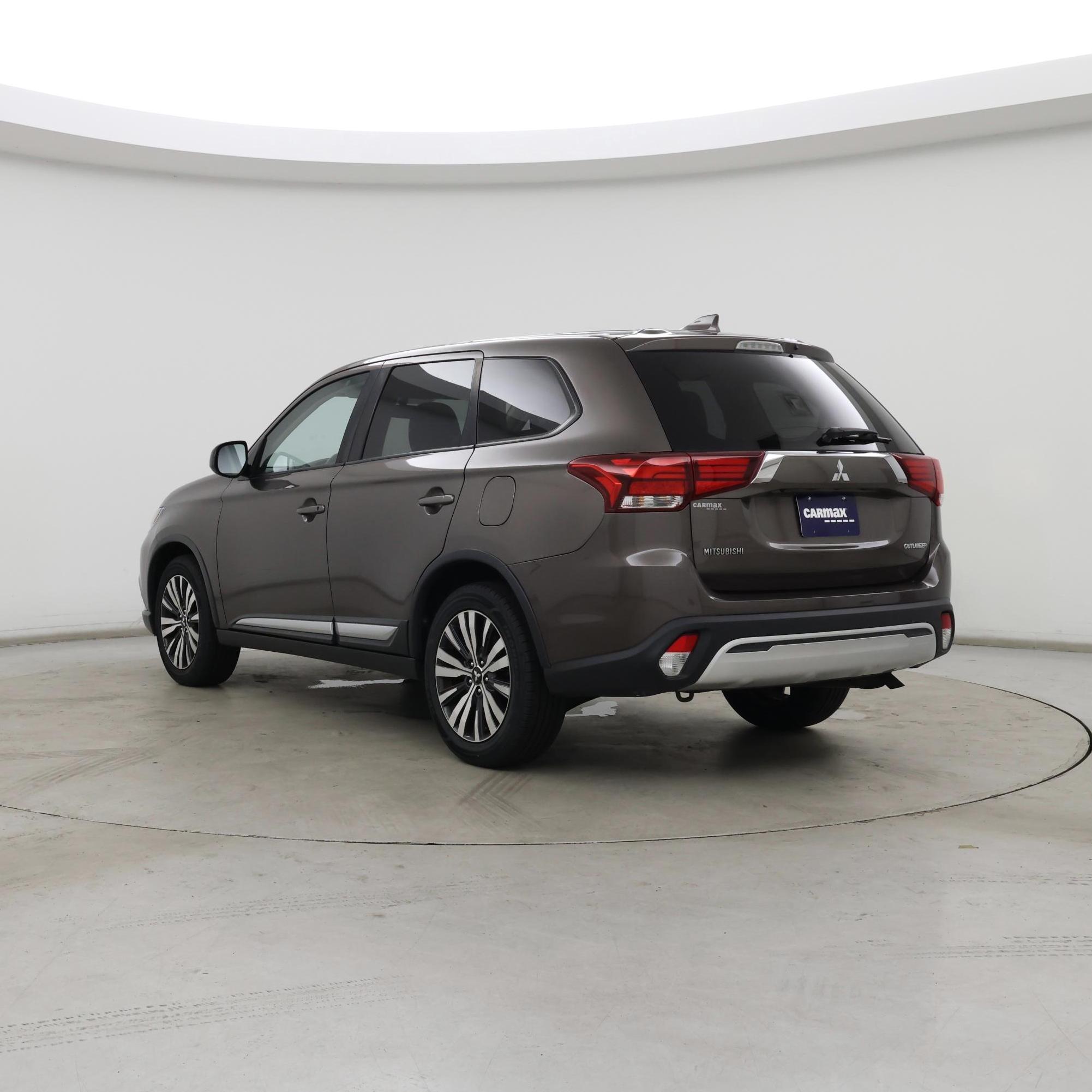 Thumbnail: 2019 Mitsubishi Outlander - 2