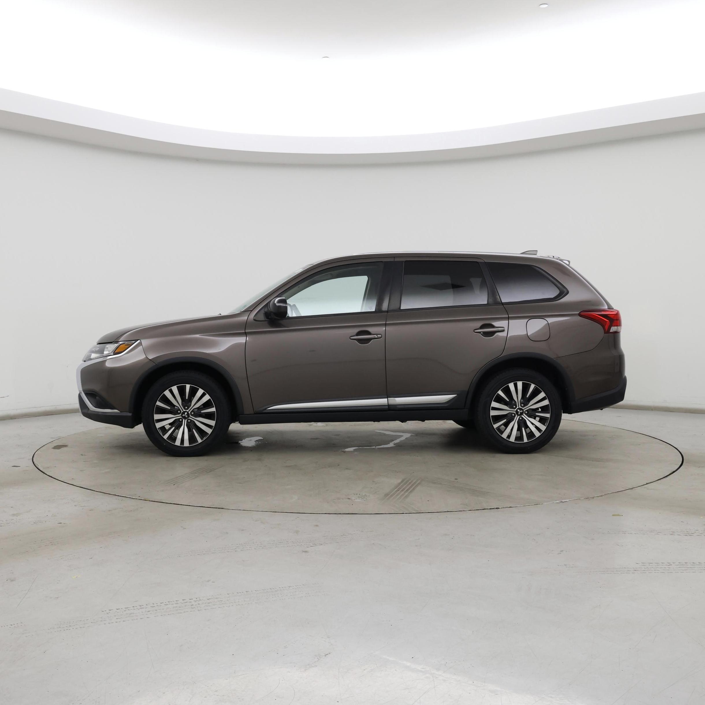 Thumbnail: 2019 Mitsubishi Outlander - 3