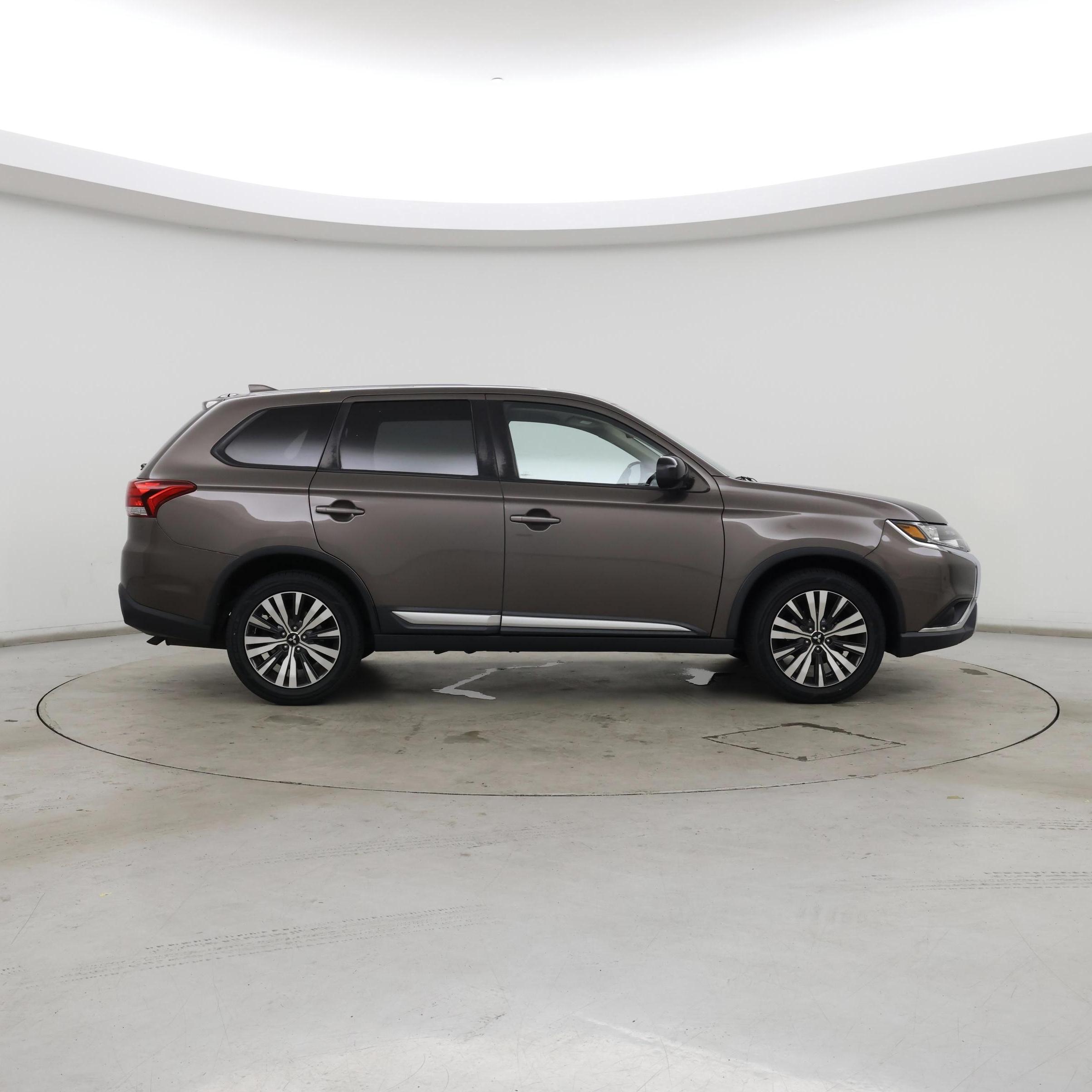 Thumbnail: 2019 Mitsubishi Outlander - 7