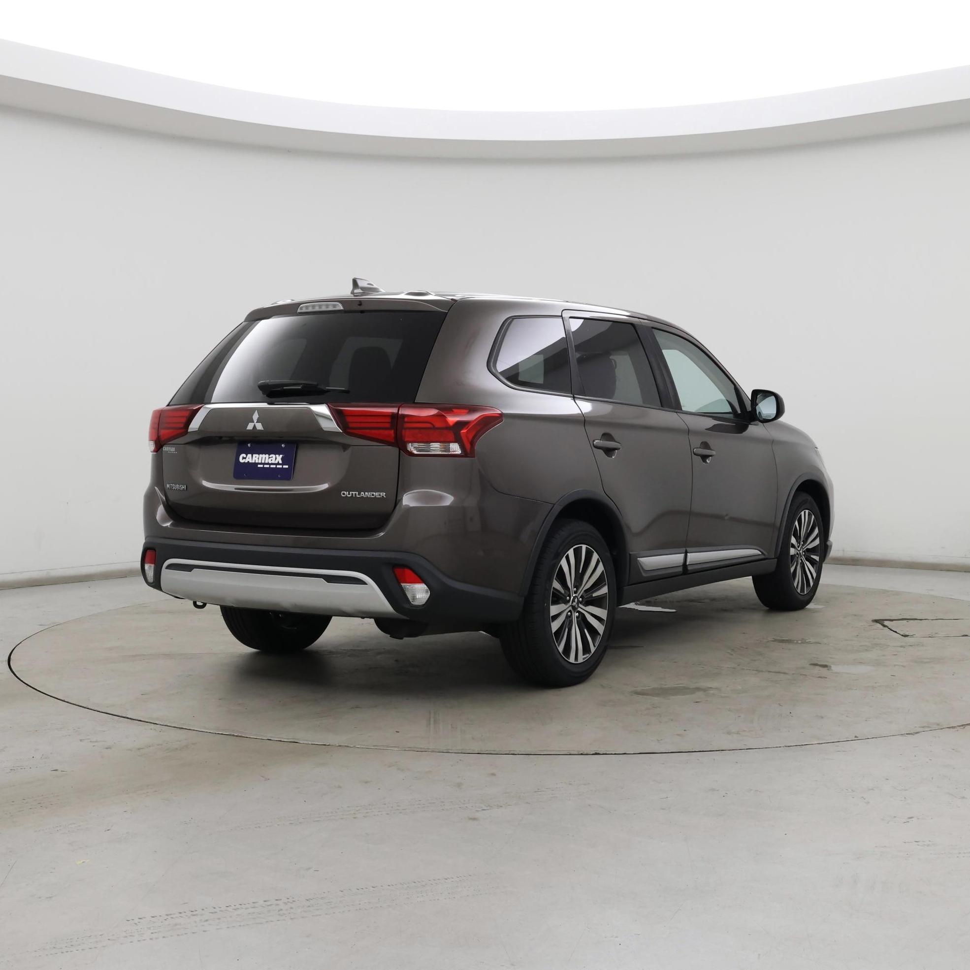 Thumbnail: 2019 Mitsubishi Outlander - 8
