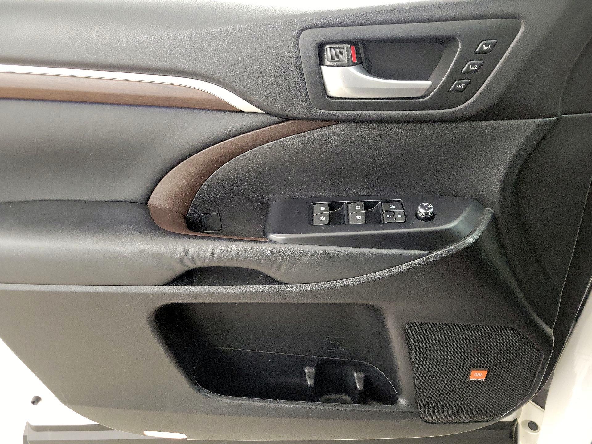 Thumbnail: 2015 Toyota Highlander - 12