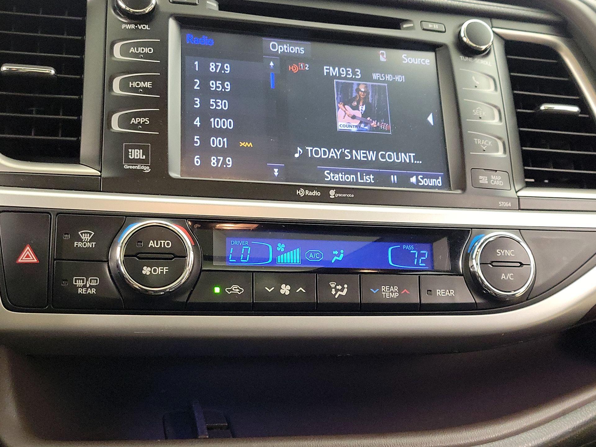Thumbnail: 2015 Toyota Highlander - 17