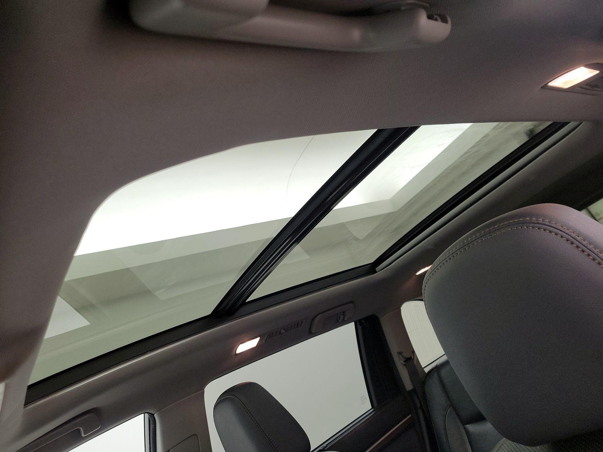 Thumbnail: 2015 Toyota Highlander - 20