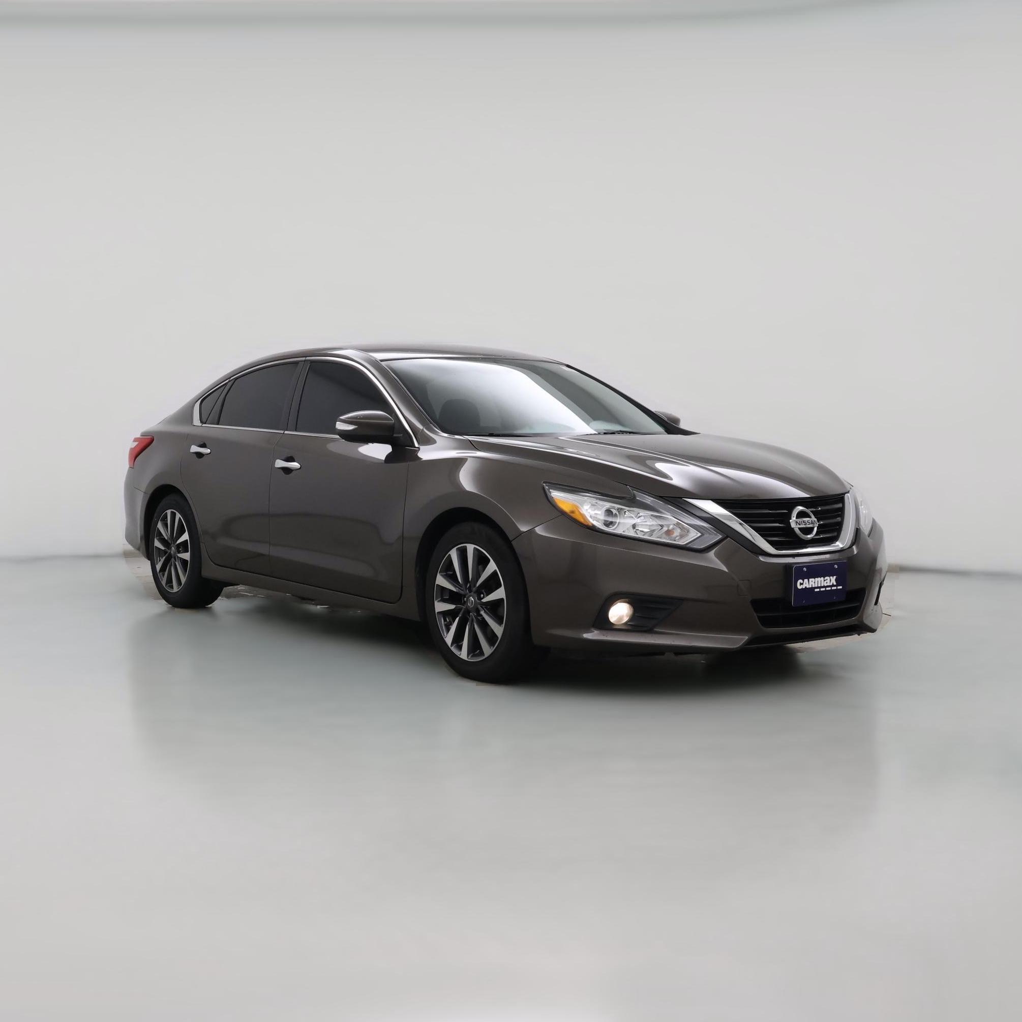 Thumbnail: 2017 Nissan Altima - 1