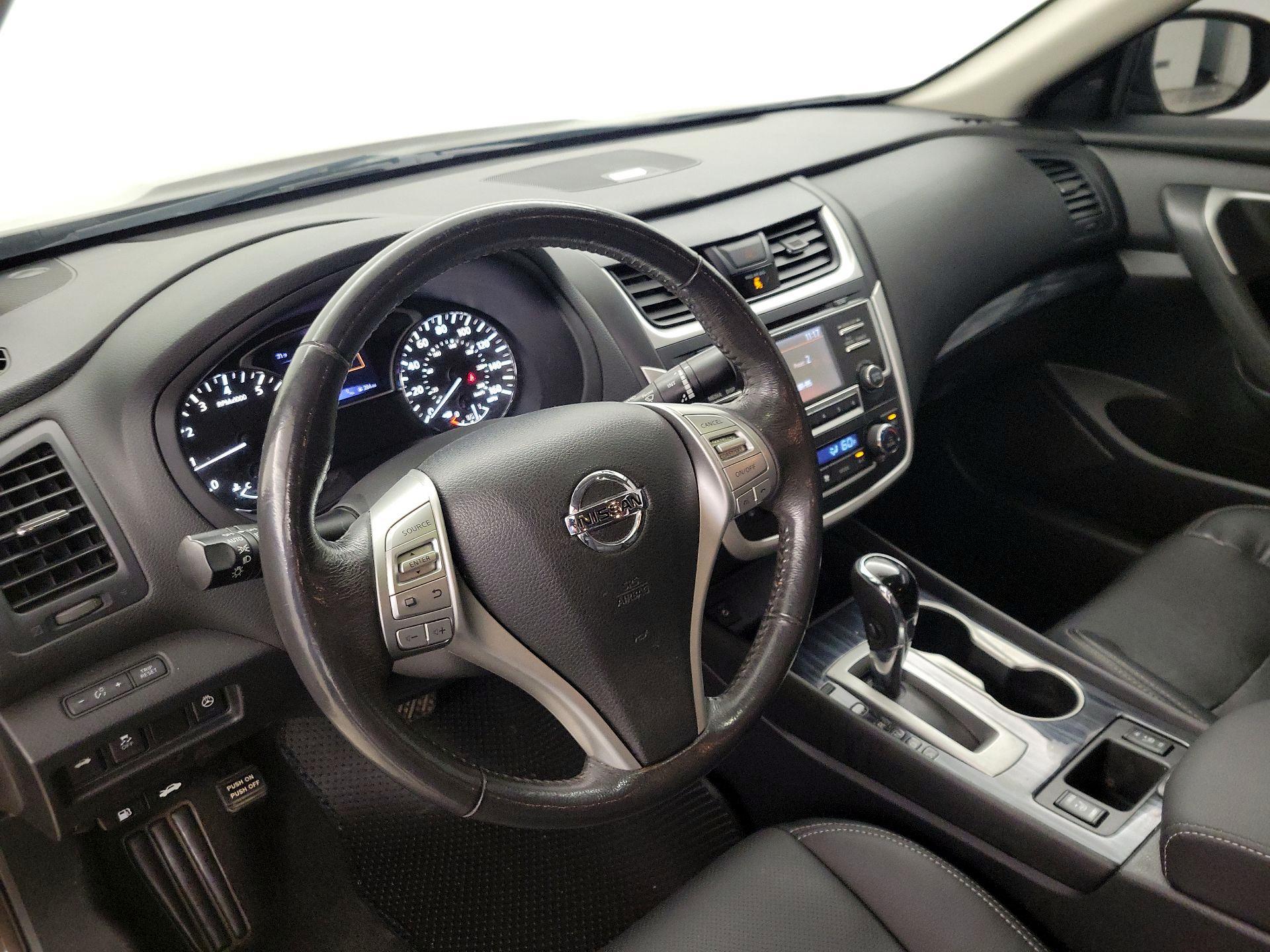 Thumbnail: 2017 Nissan Altima - 9