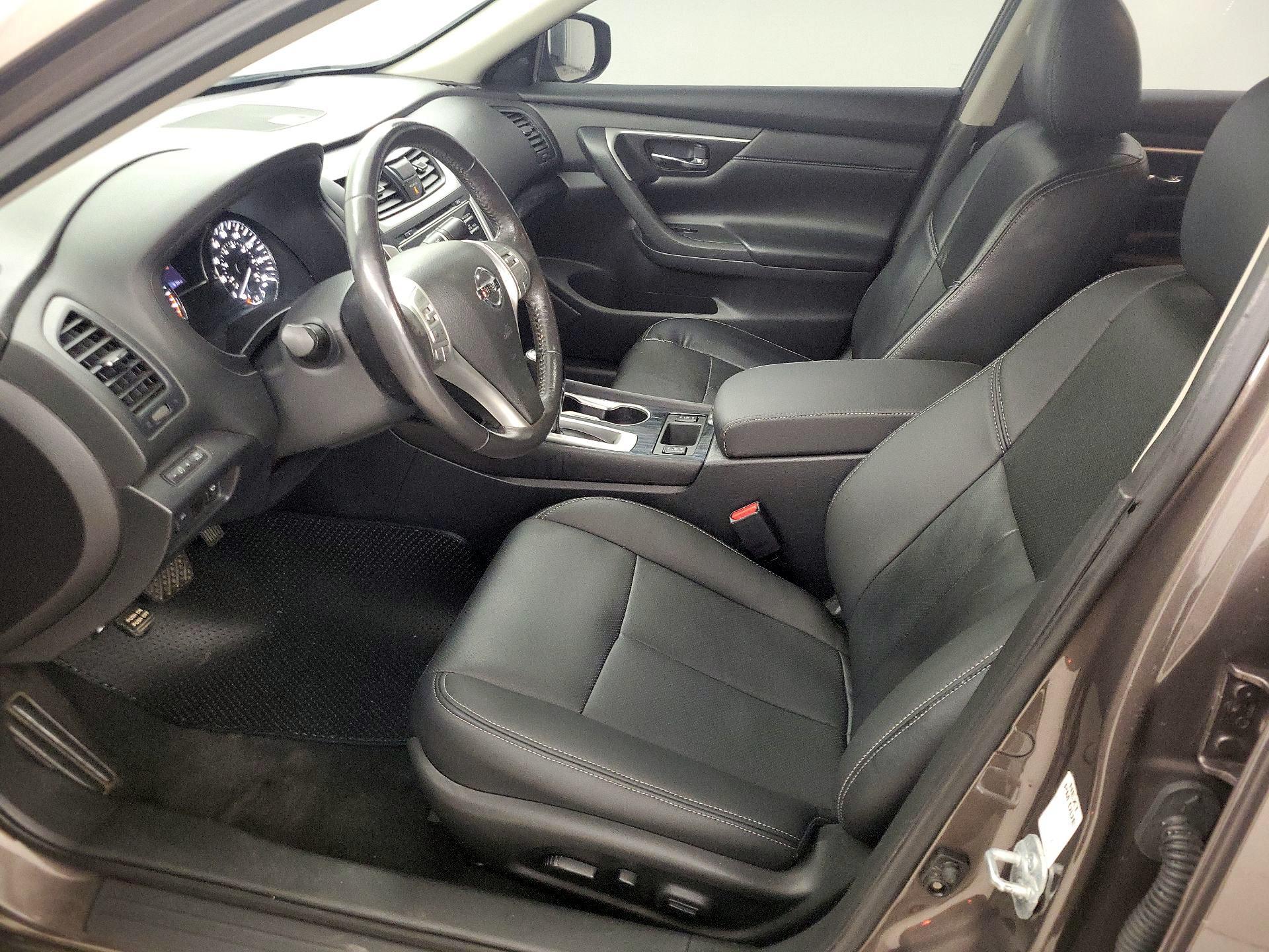Thumbnail: 2017 Nissan Altima - 11