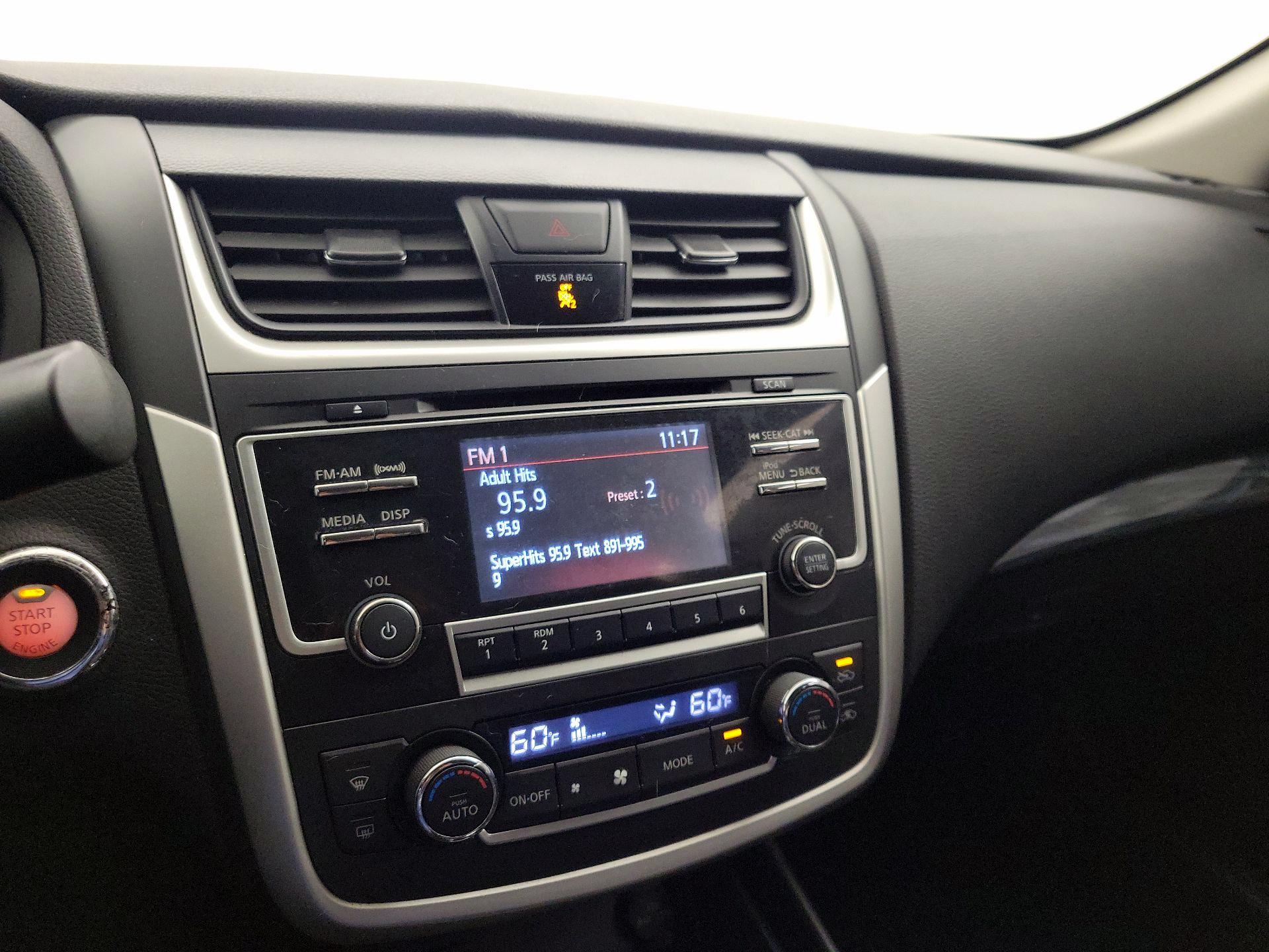 Thumbnail: 2017 Nissan Altima - 15