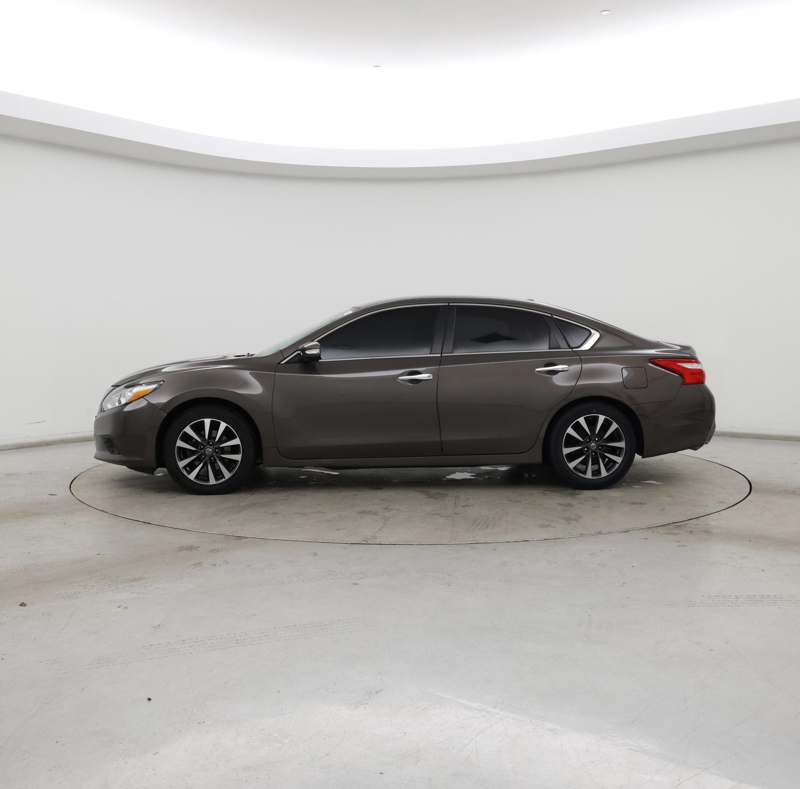 Thumbnail: 2017 Nissan Altima - 3
