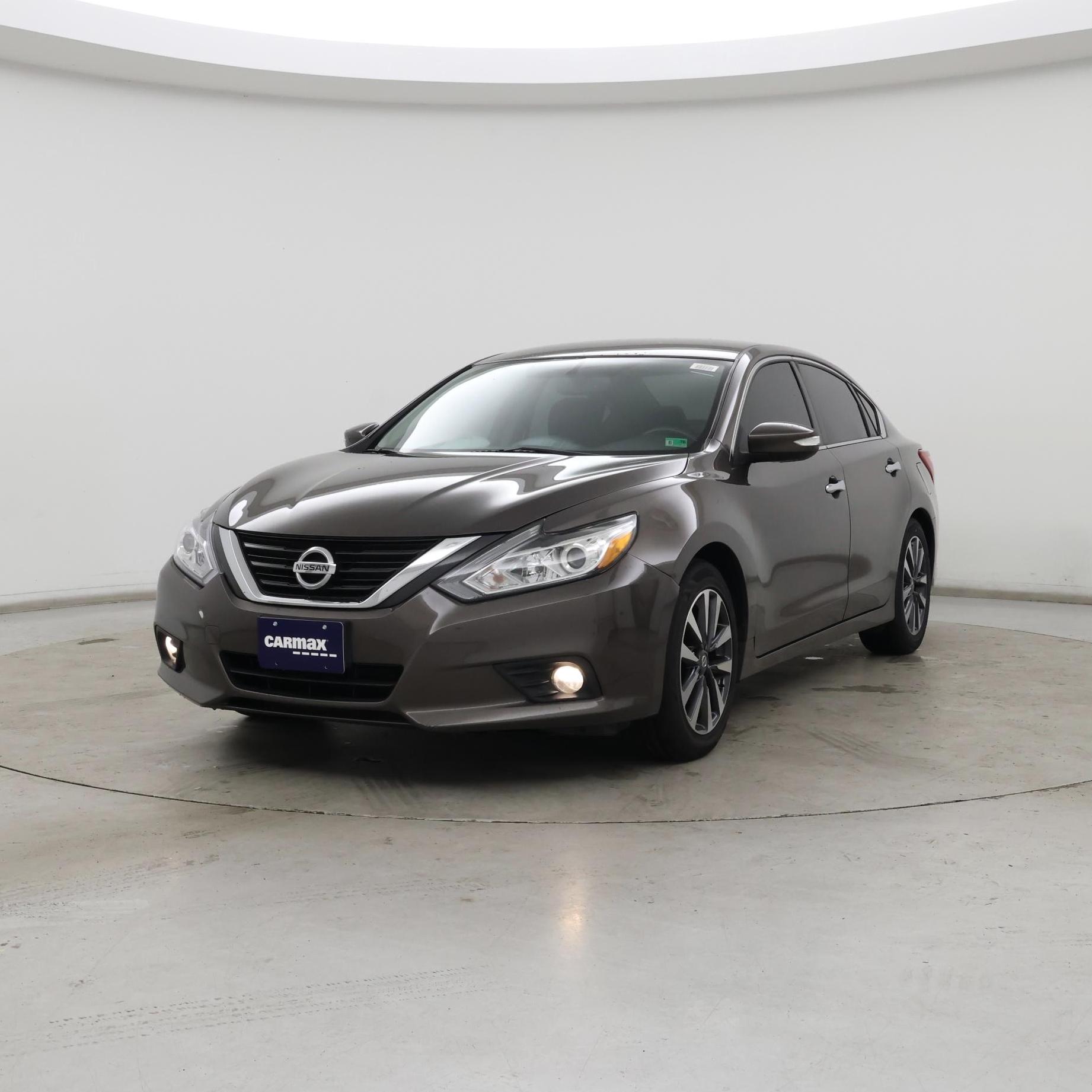Thumbnail: 2017 Nissan Altima - 4