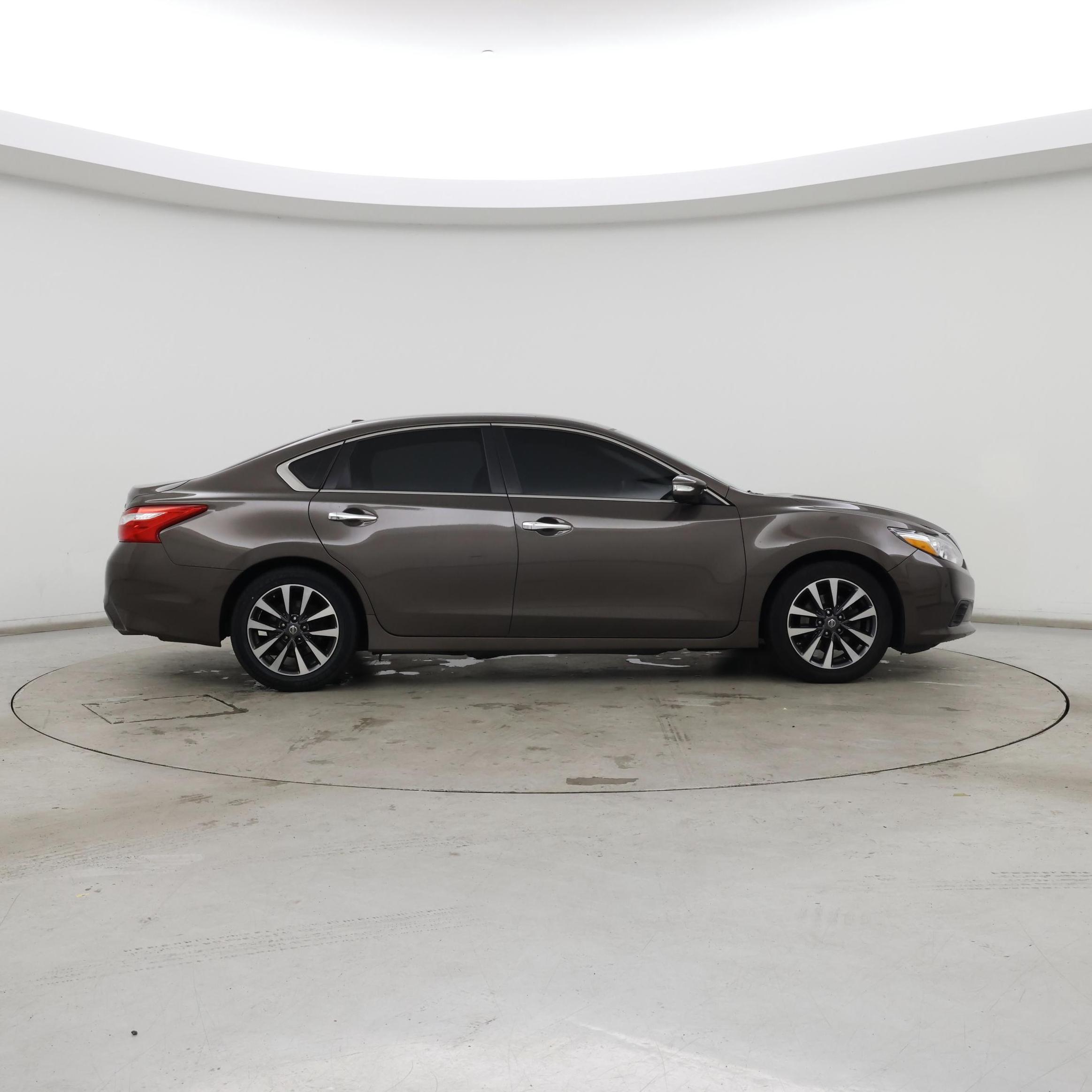 Thumbnail: 2017 Nissan Altima - 7