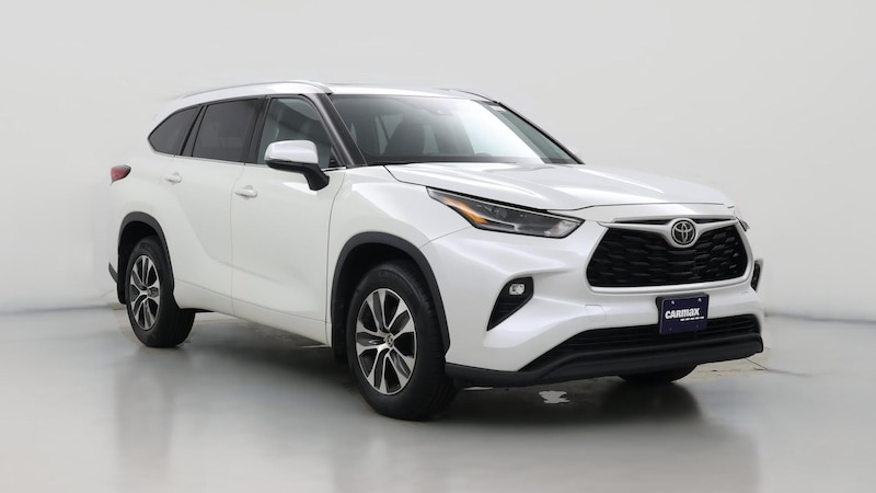 2022 Toyota Highlander XLE Hero Image