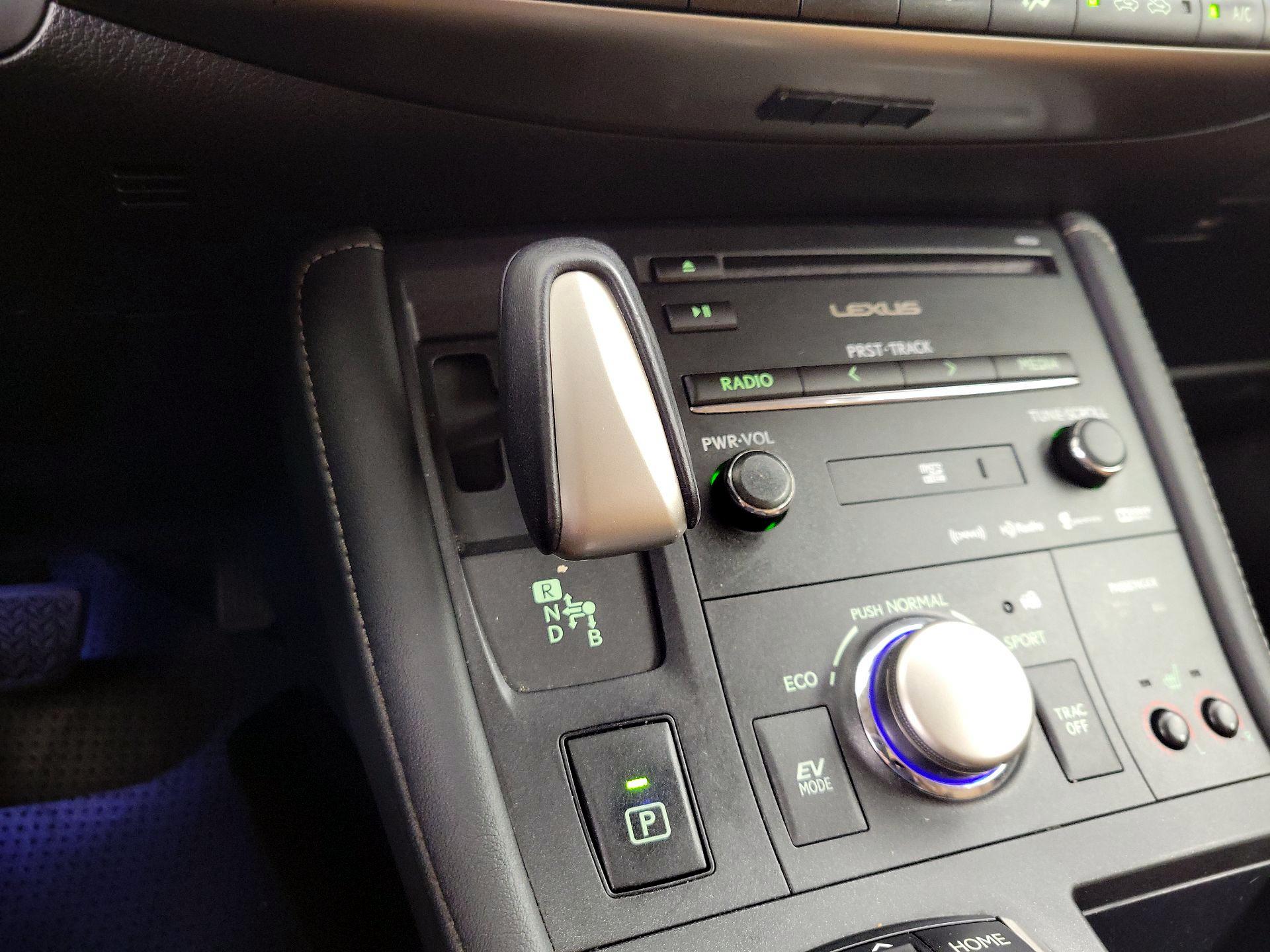 Thumbnail: 2015 Lexus CT - 18