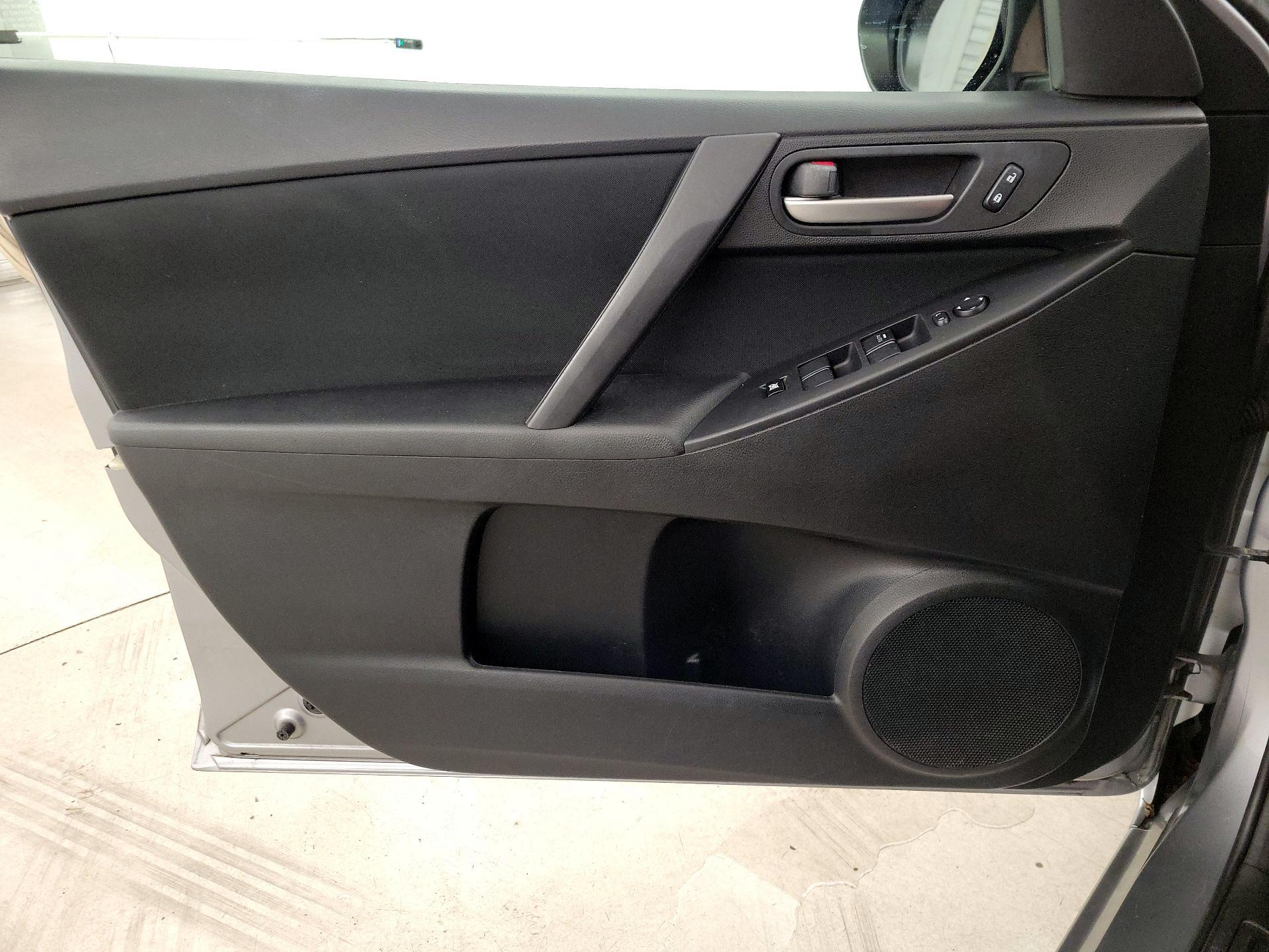Thumbnail: 2013 Mazda Mazda3 - 12