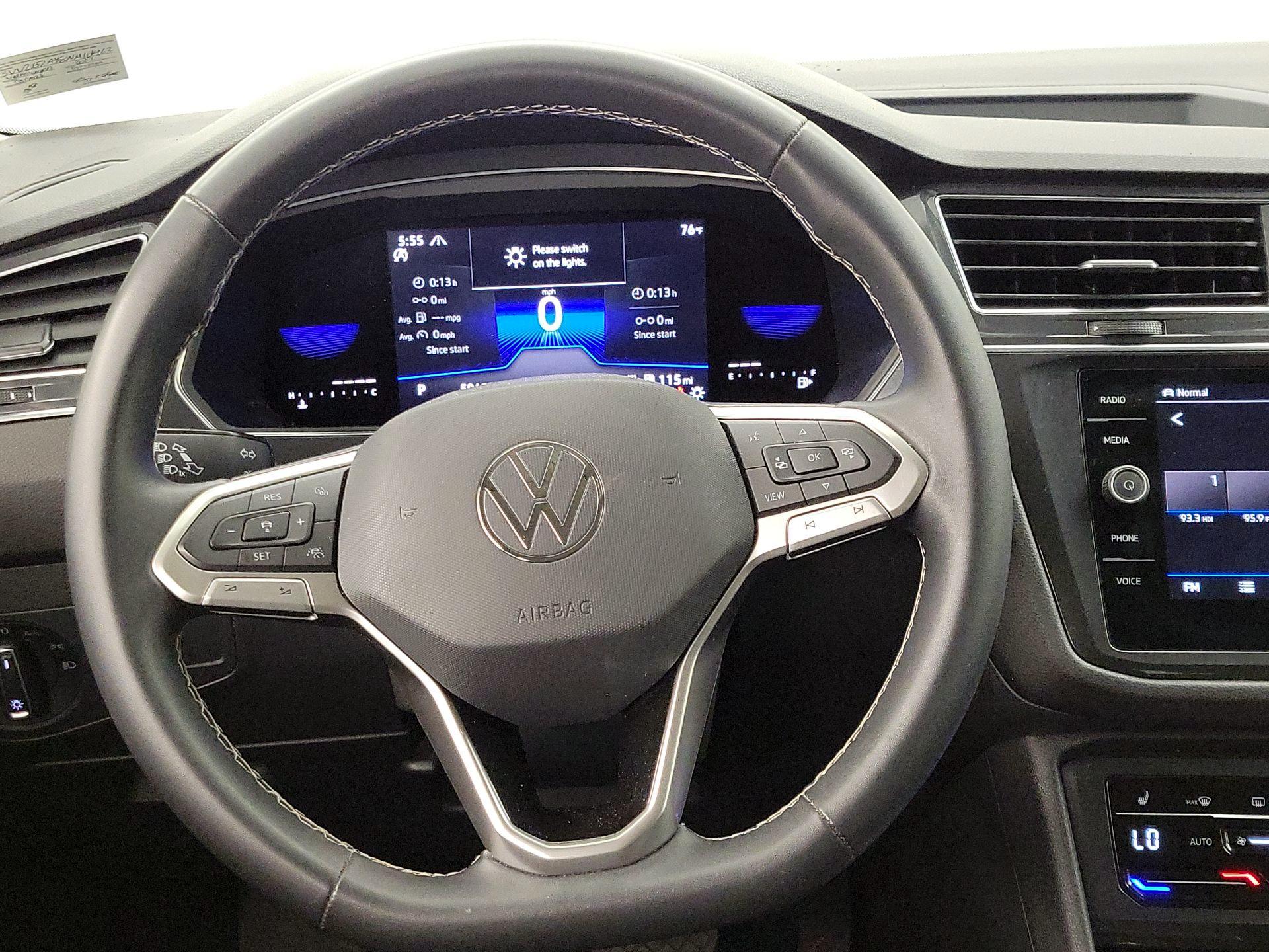 Thumbnail: 2022 Volkswagen Tiguan - 10