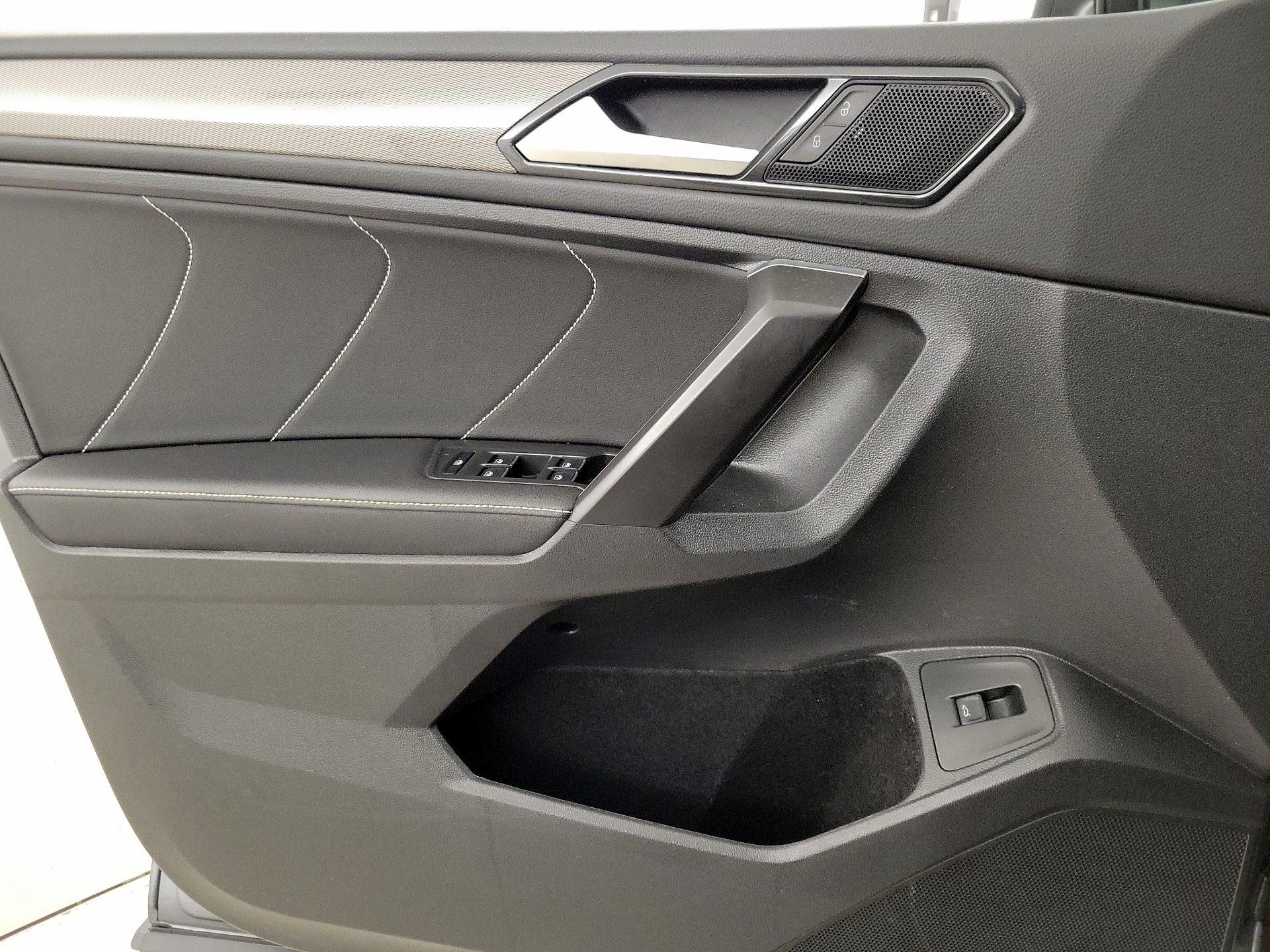 Thumbnail: 2022 Volkswagen Tiguan - 12