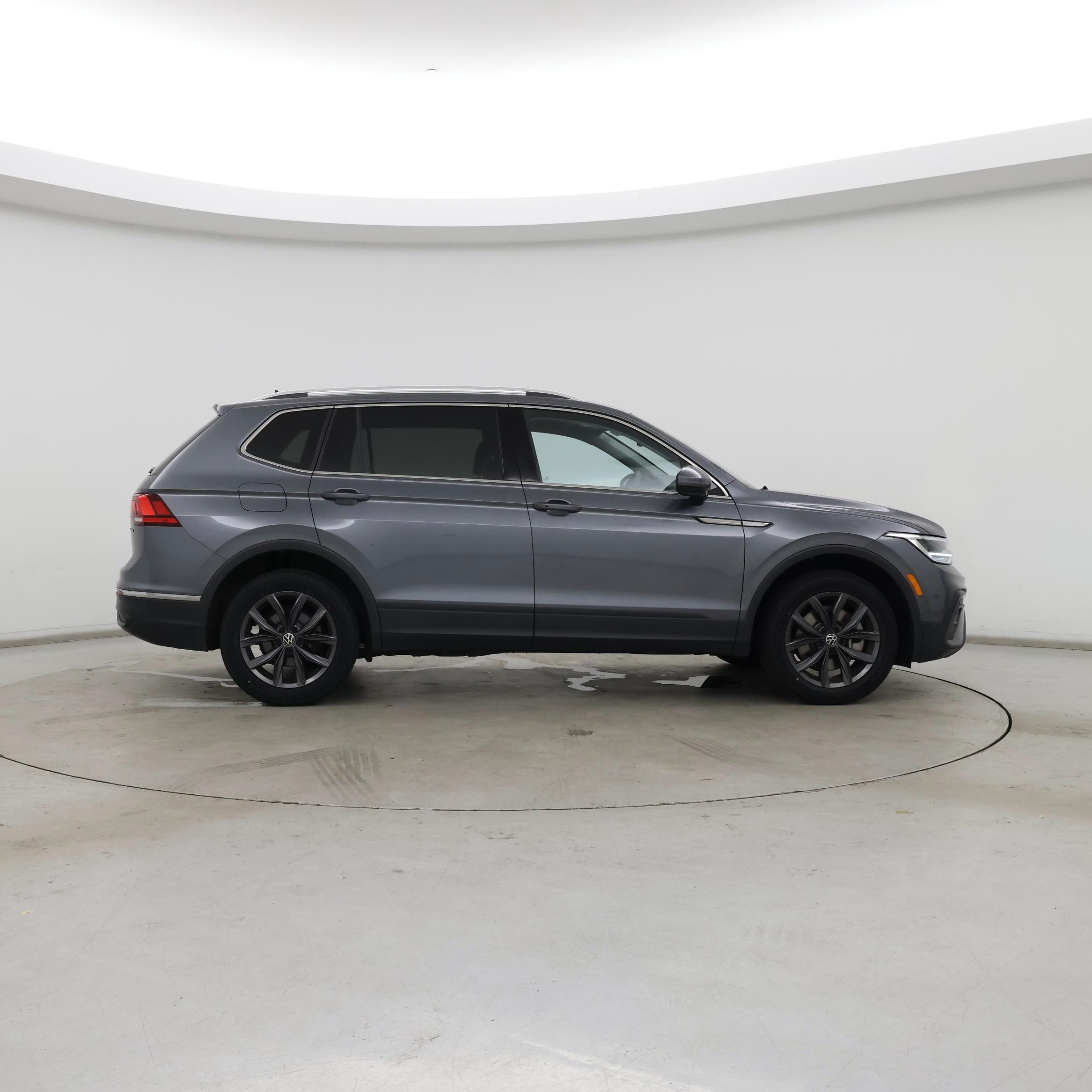 Thumbnail: 2022 Volkswagen Tiguan - 7
