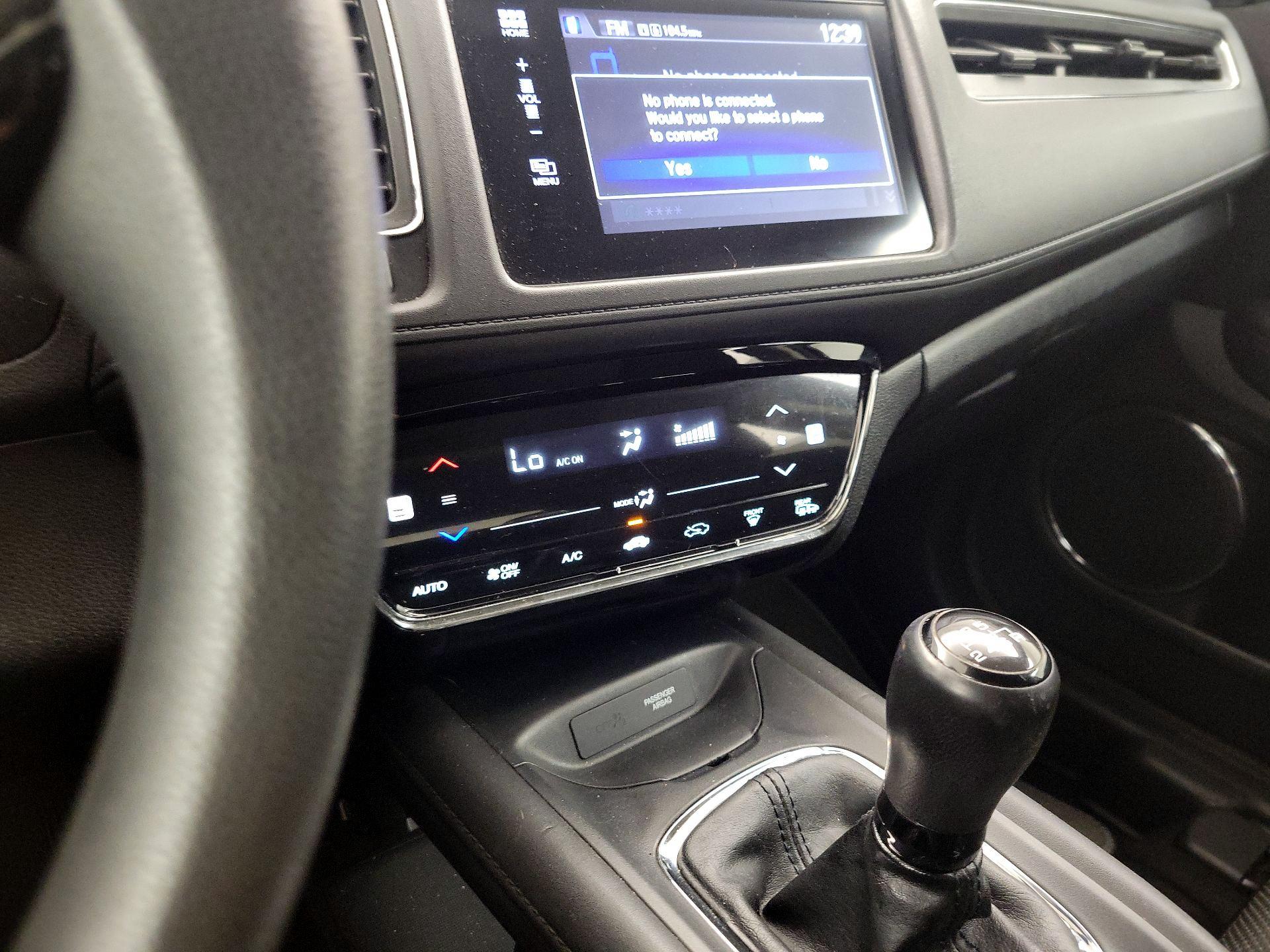 Thumbnail: 2016 Honda HR-V - 16