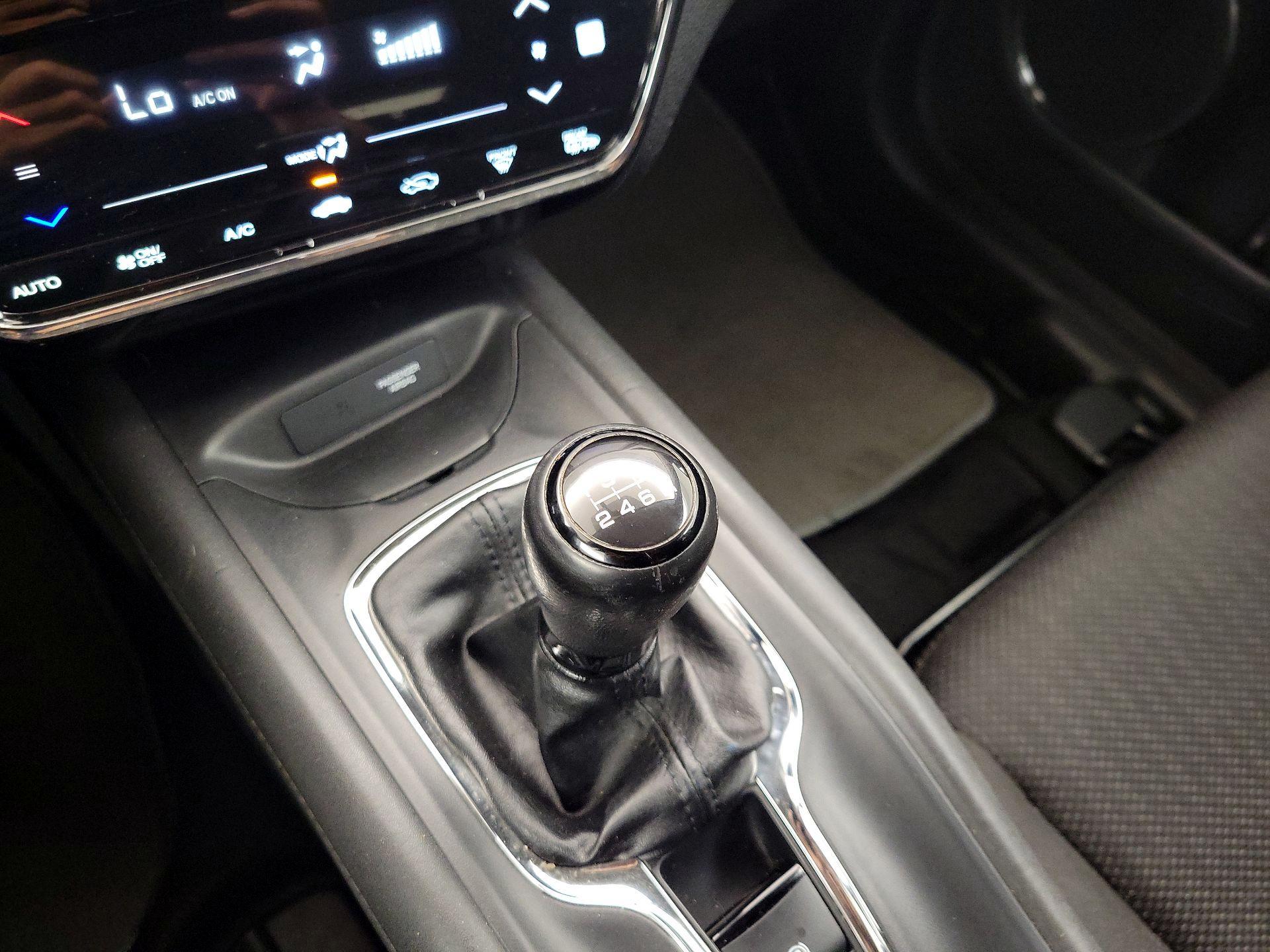 Thumbnail: 2016 Honda HR-V - 17
