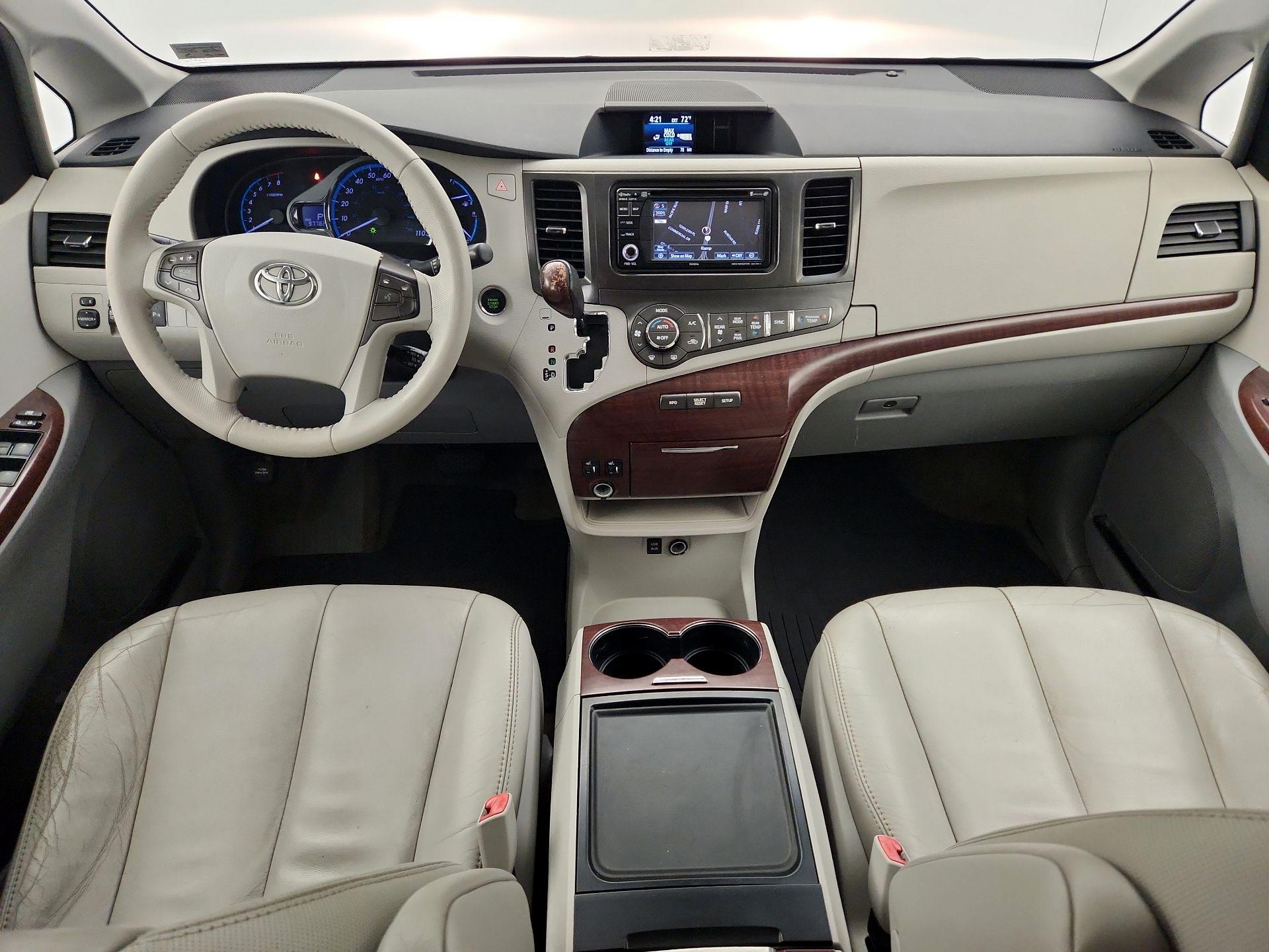Thumbnail: 2013 Toyota Sienna - 9