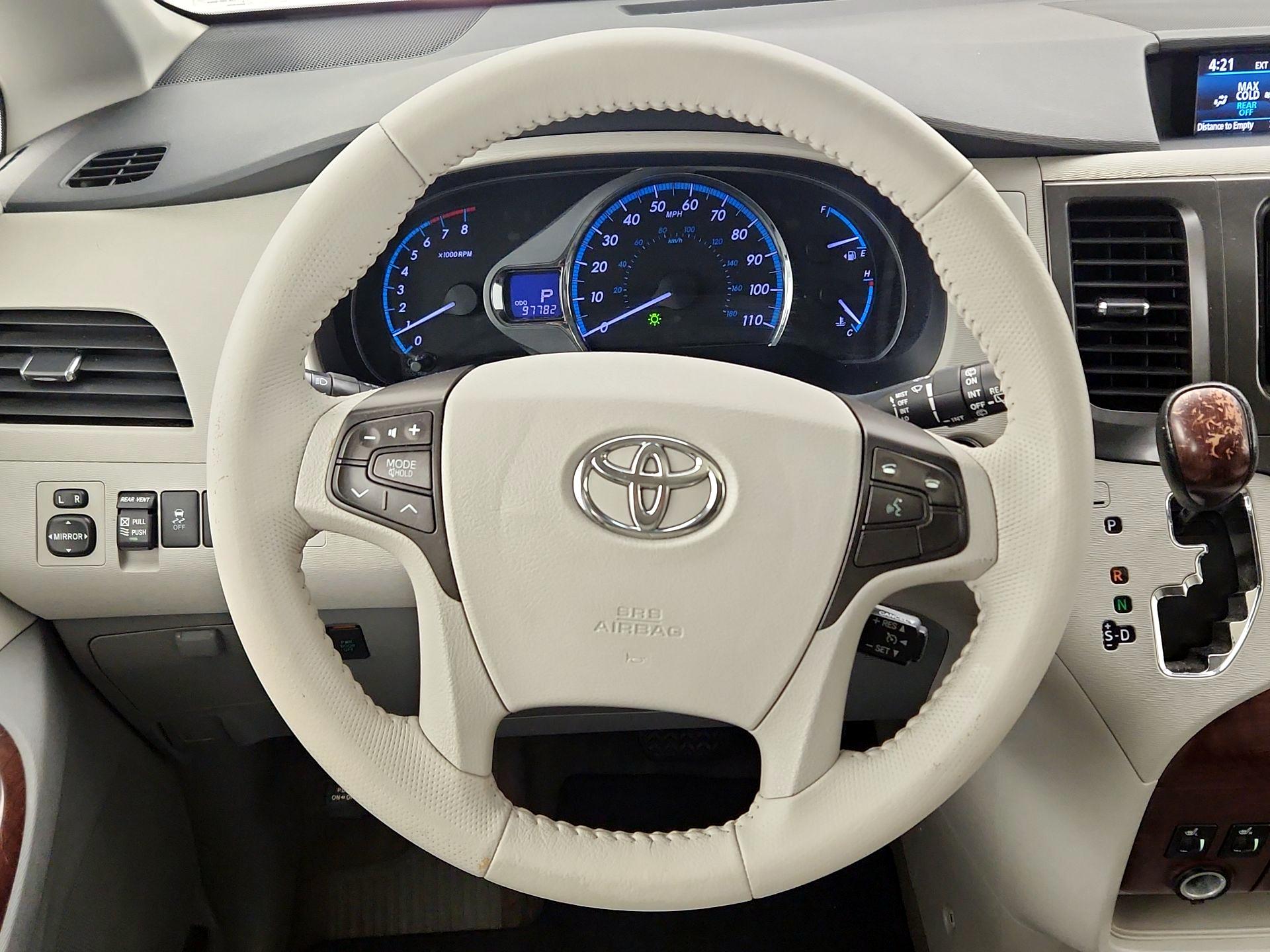 Thumbnail: 2013 Toyota Sienna - 10