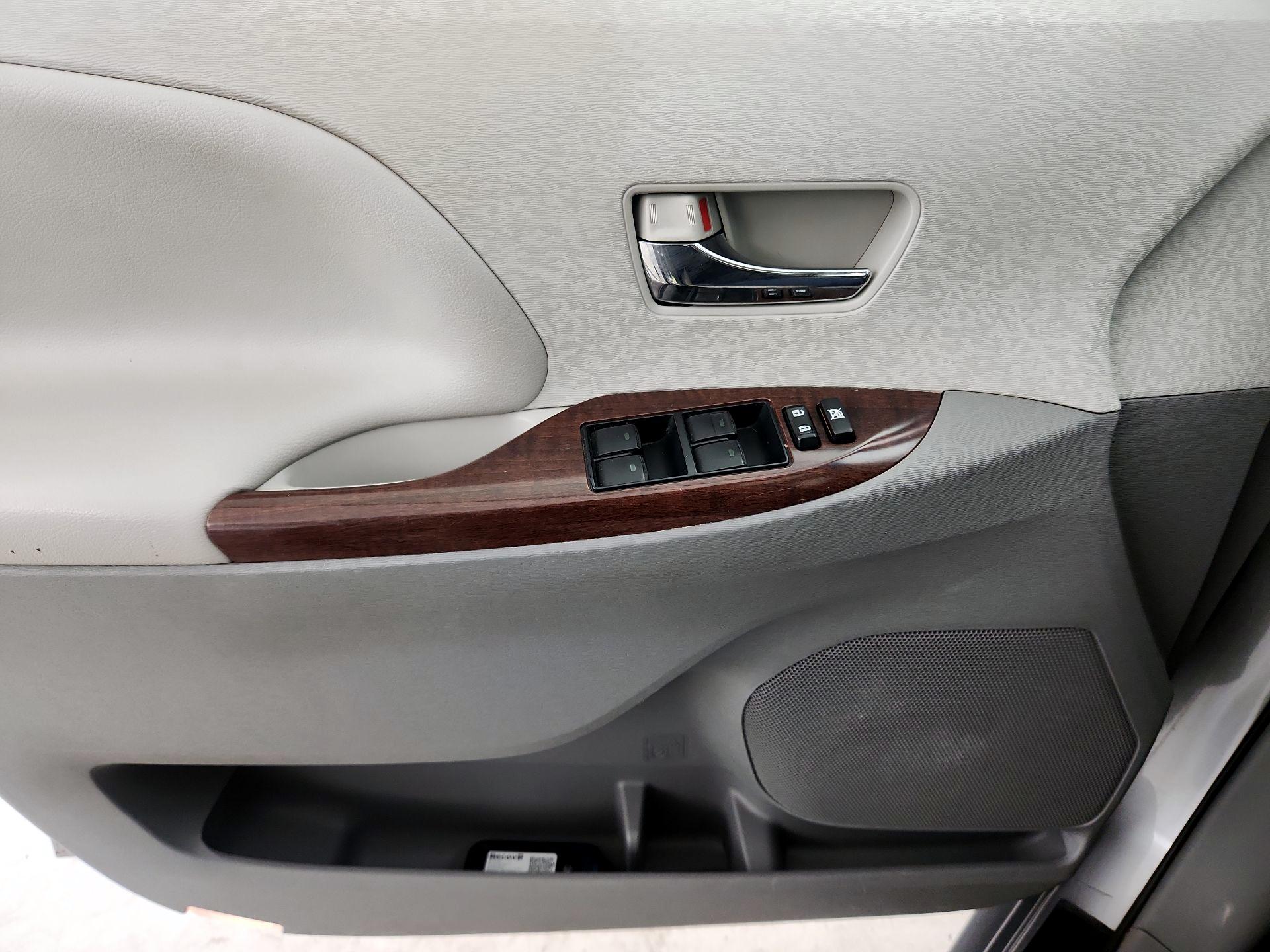 Thumbnail: 2013 Toyota Sienna - 12