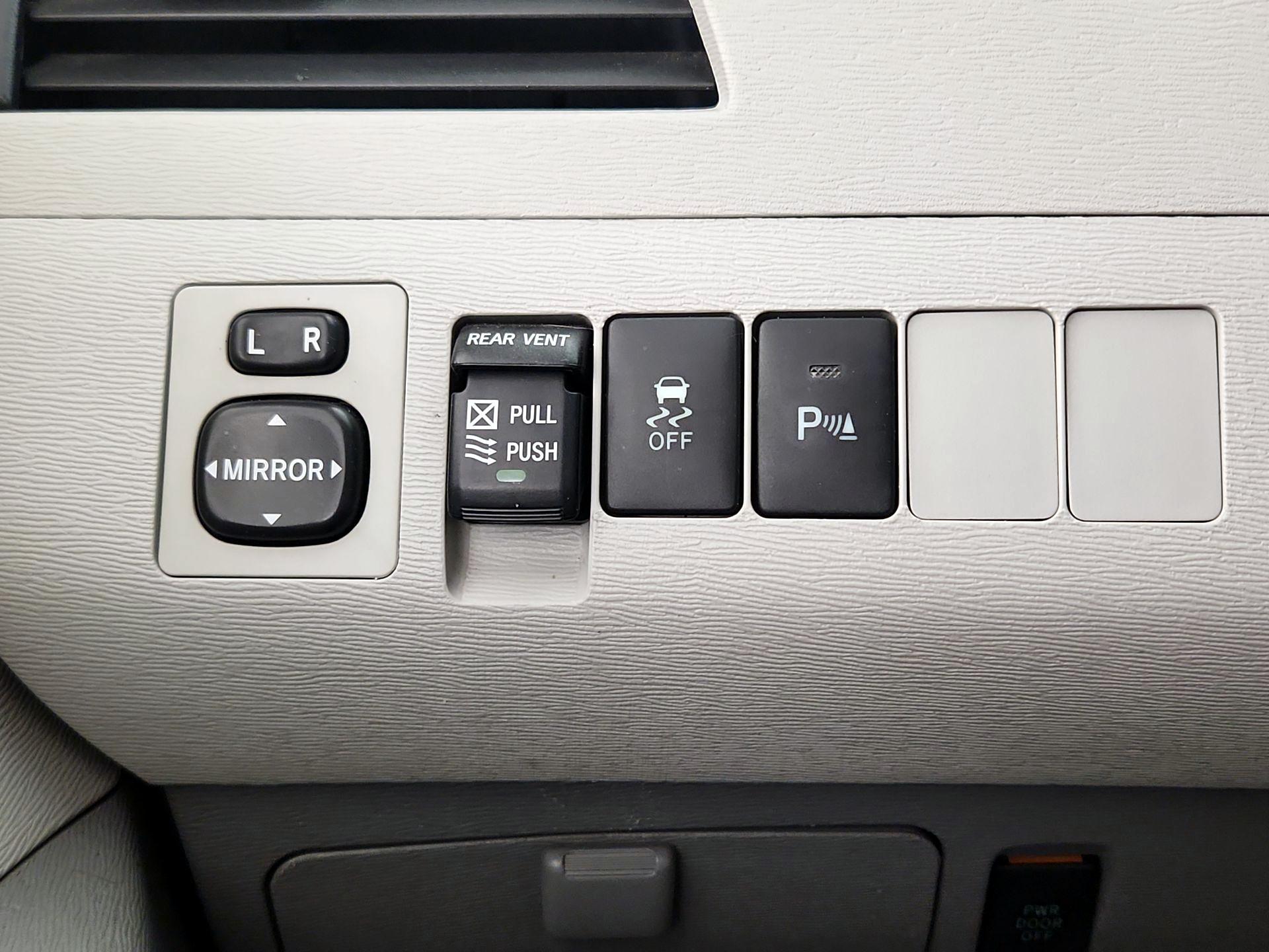 Thumbnail: 2013 Toyota Sienna - 13