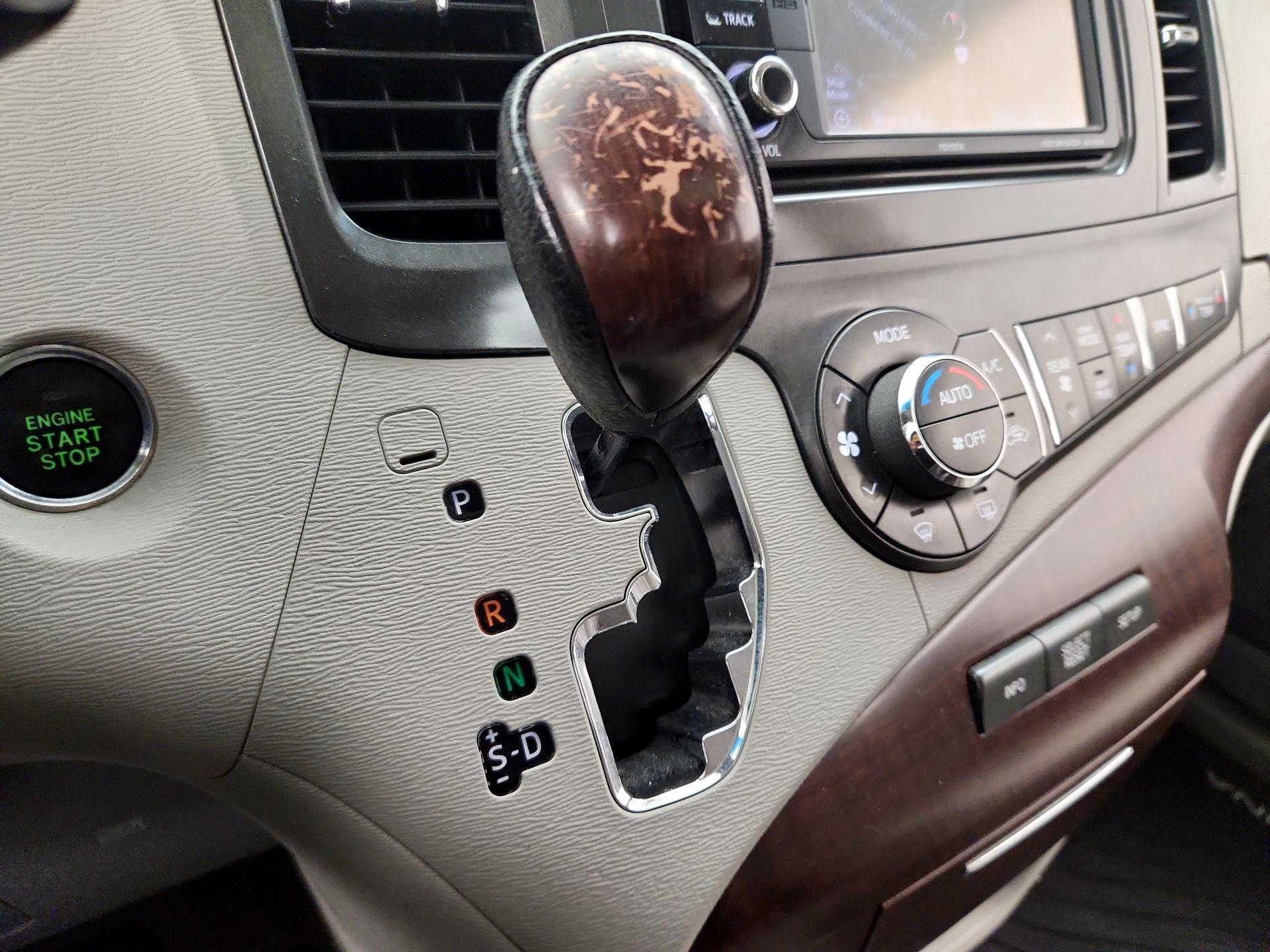 Thumbnail: 2013 Toyota Sienna - 18