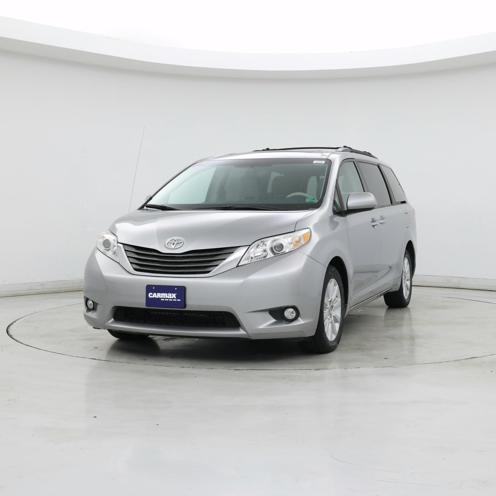 Thumbnail: 2013 Toyota Sienna - 4