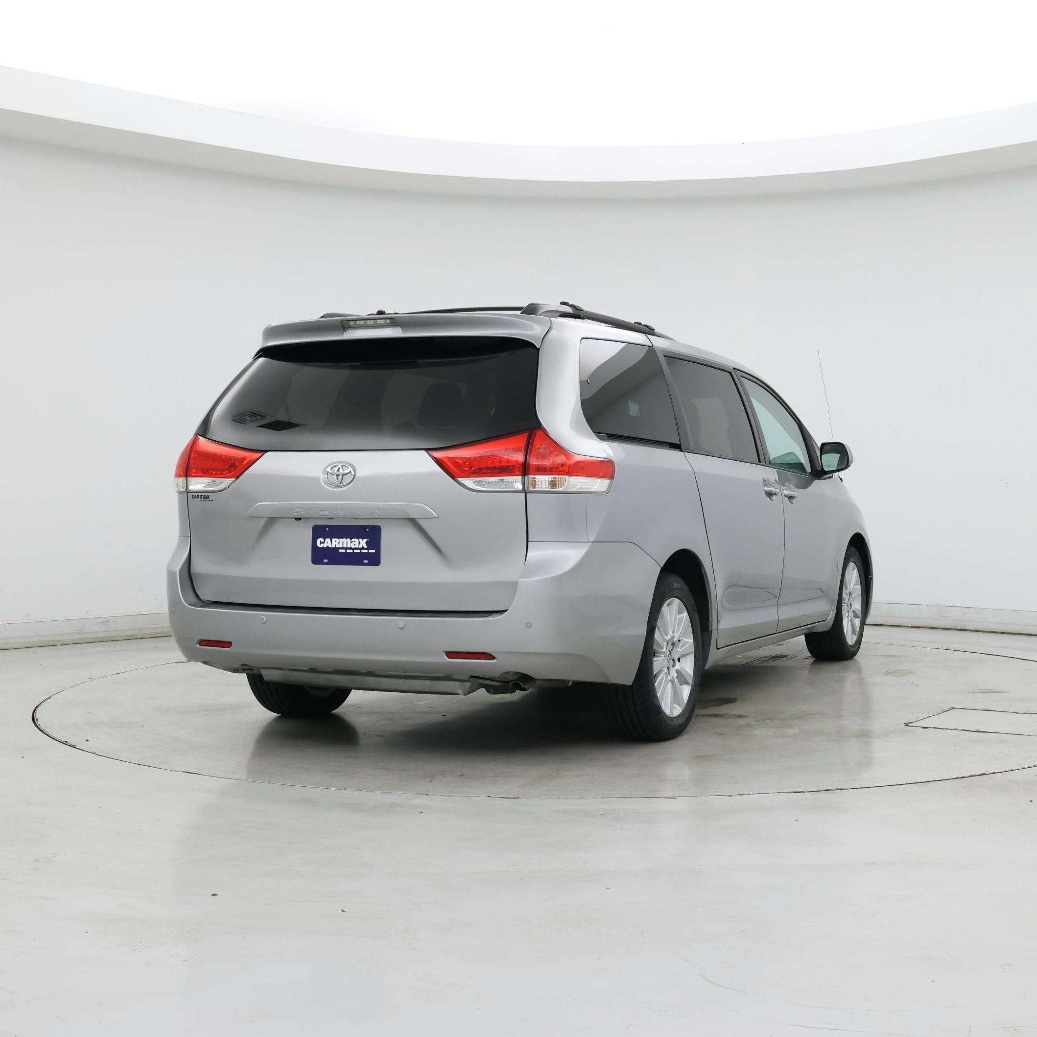 Thumbnail: 2013 Toyota Sienna - 8