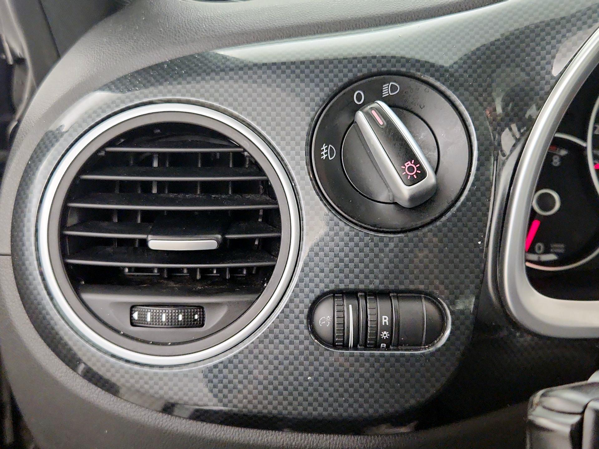 Thumbnail: 2013 Volkswagen Beetle - 13
