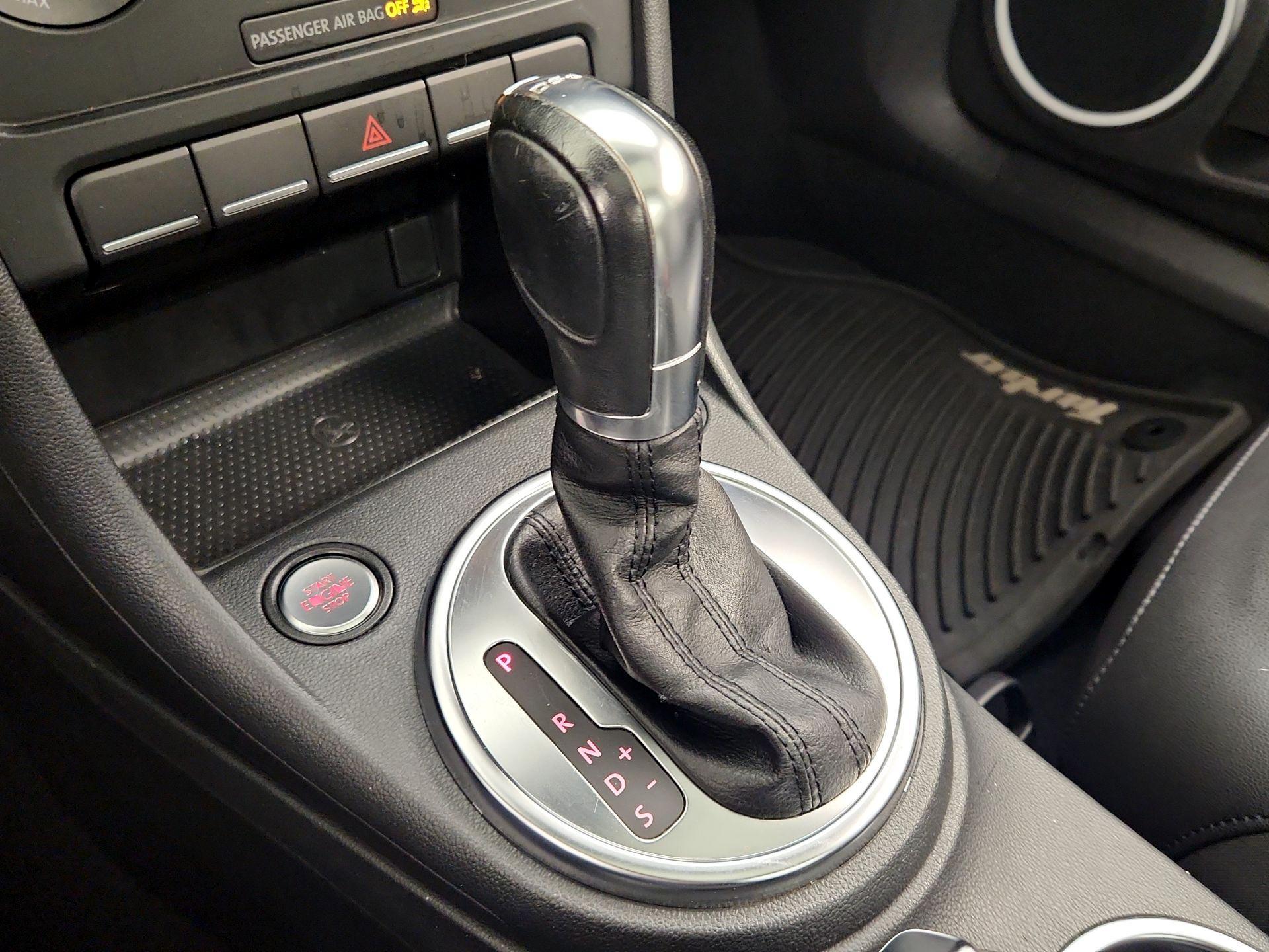 Thumbnail: 2013 Volkswagen Beetle - 17