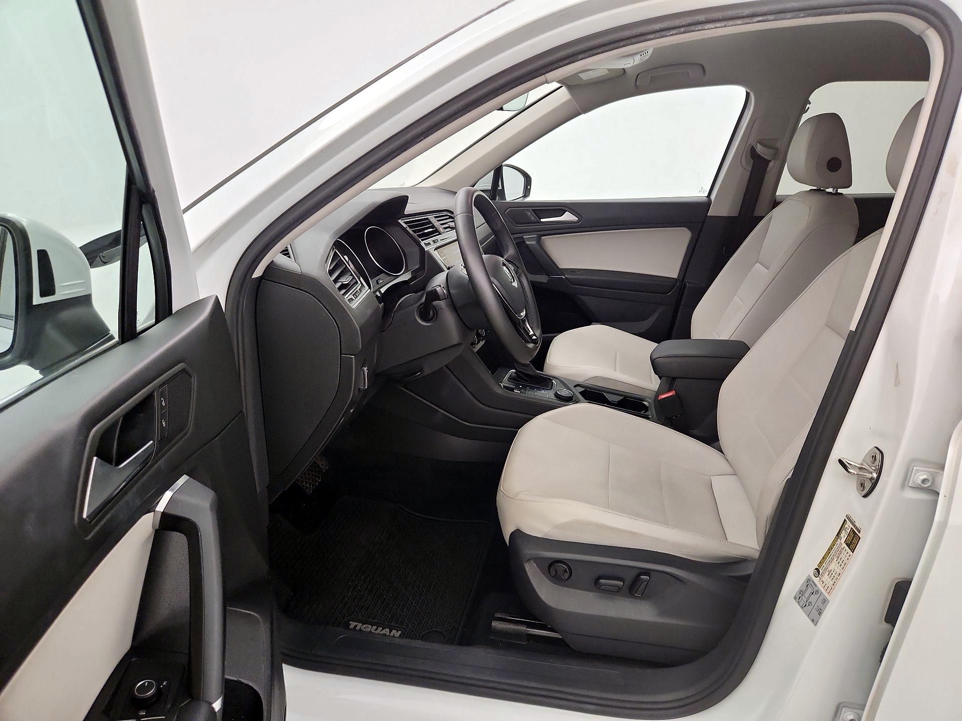 Thumbnail: 2020 Volkswagen Tiguan - 11