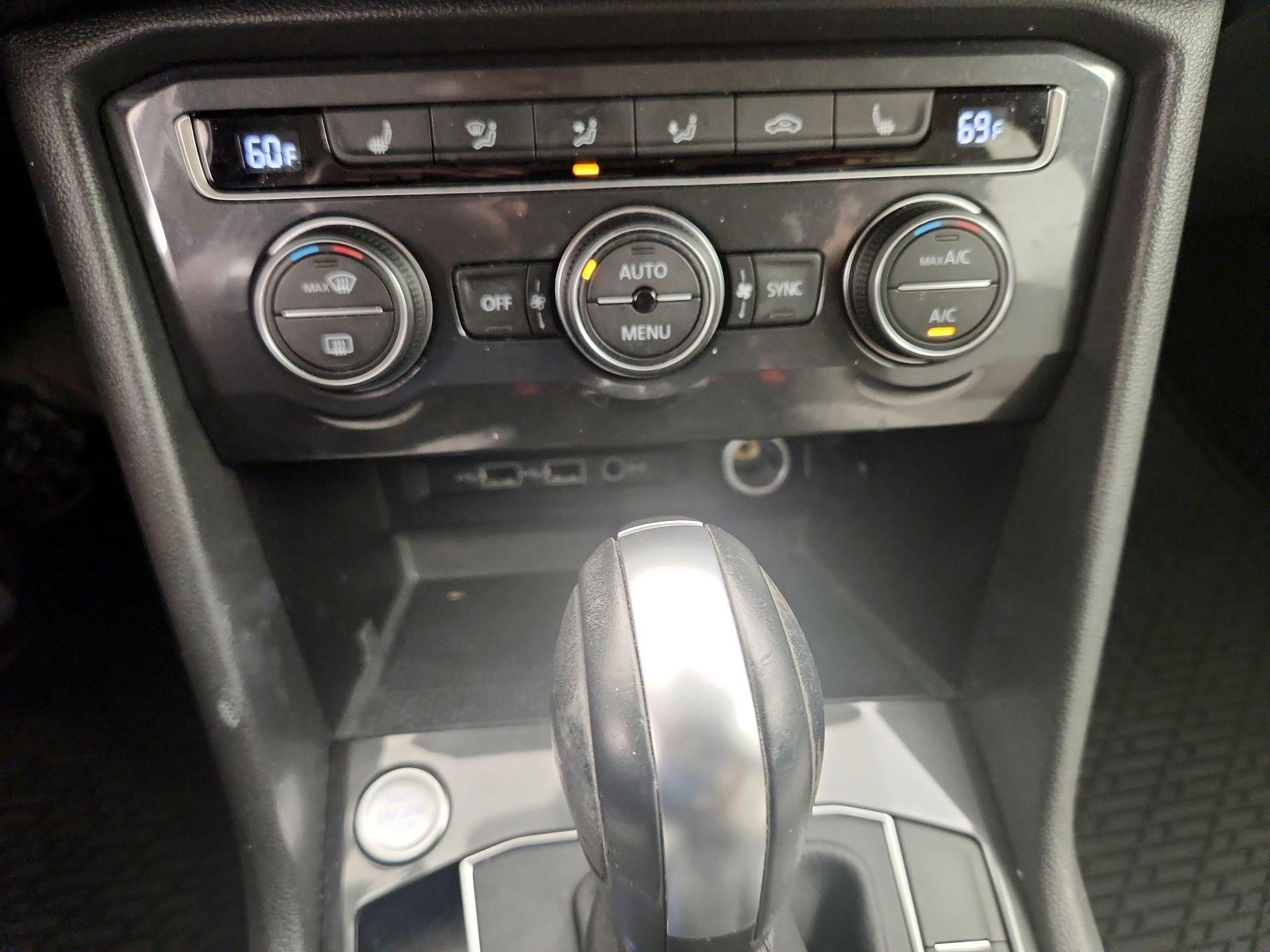 Thumbnail: 2020 Volkswagen Tiguan - 16