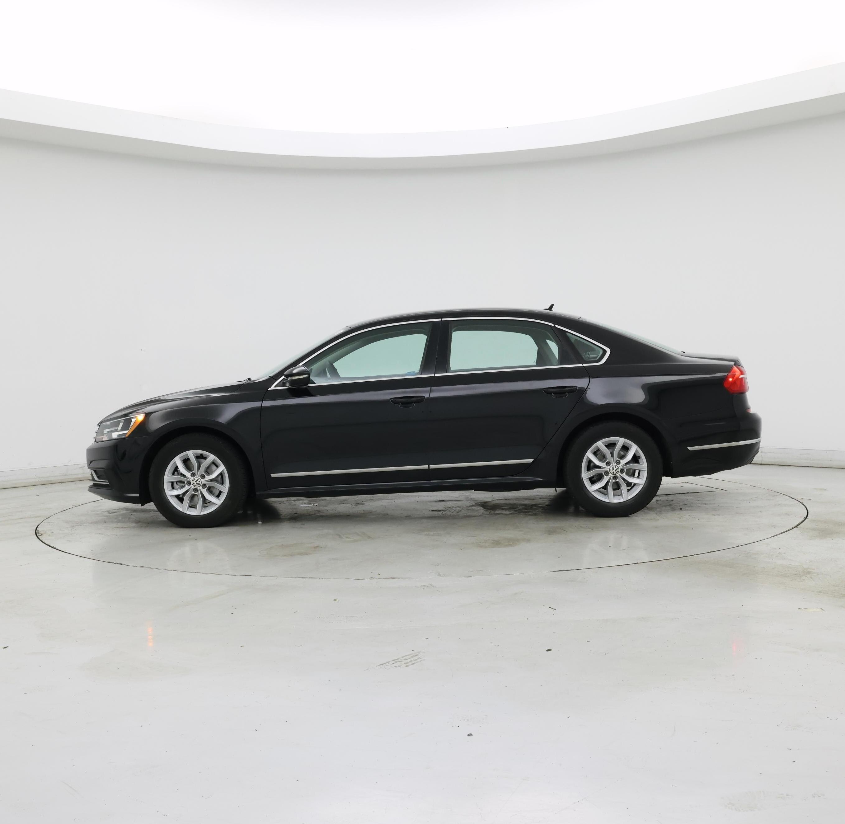 Thumbnail: 2016 Volkswagen Passat - 3