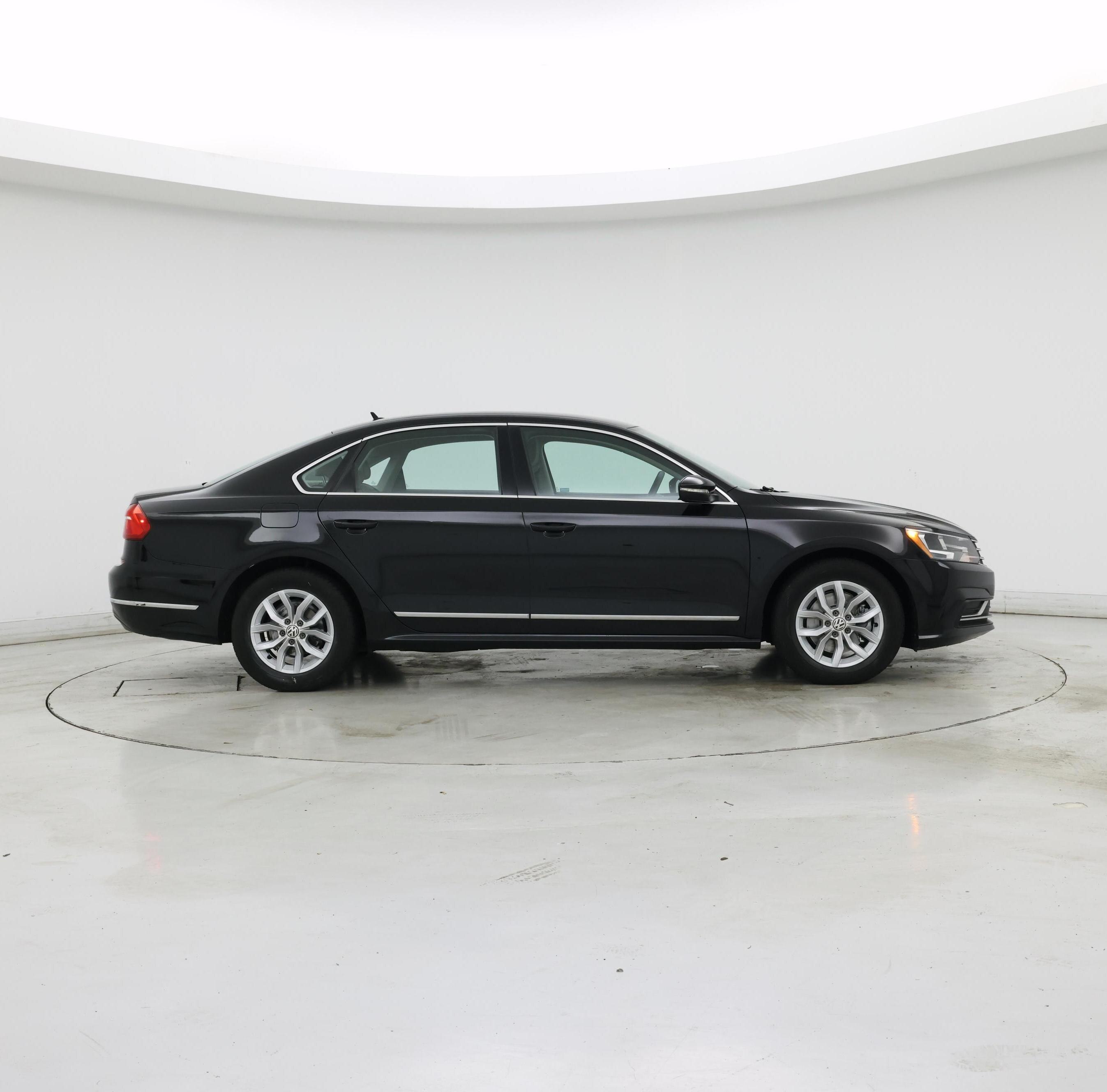 Thumbnail: 2016 Volkswagen Passat - 7