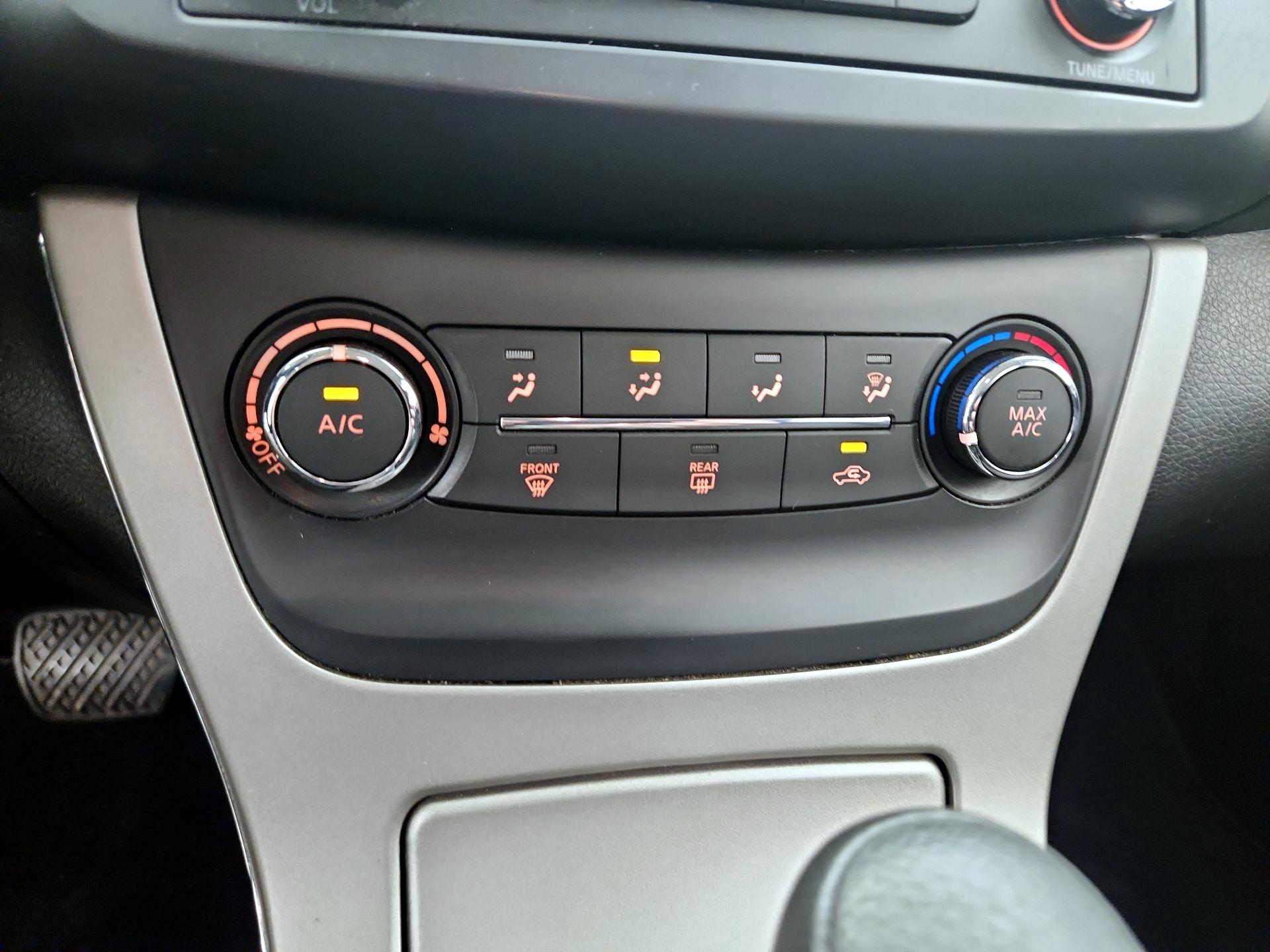 Thumbnail: 2015 Nissan Sentra - 15