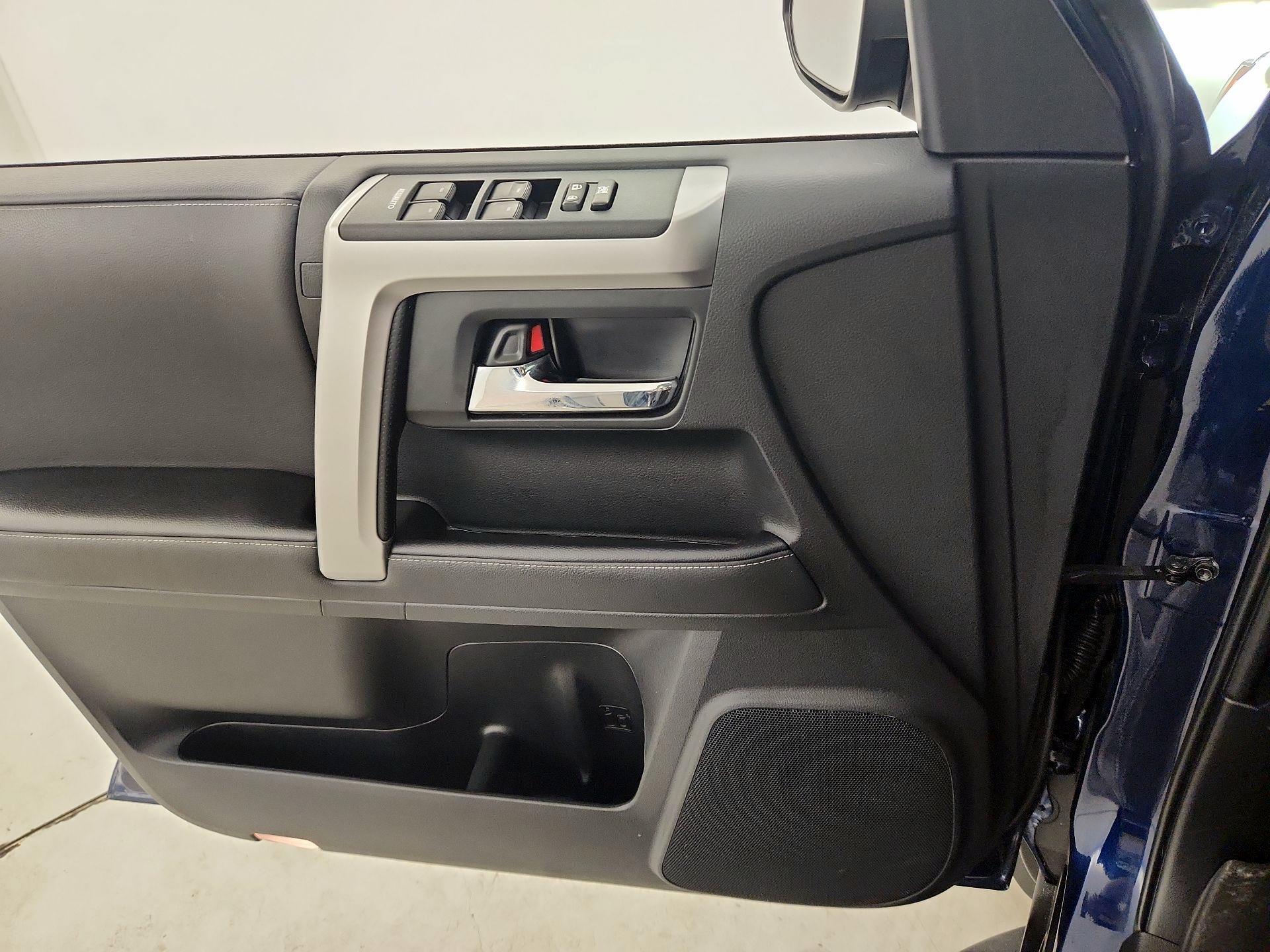 Thumbnail: 2021 Toyota 4Runner - 12