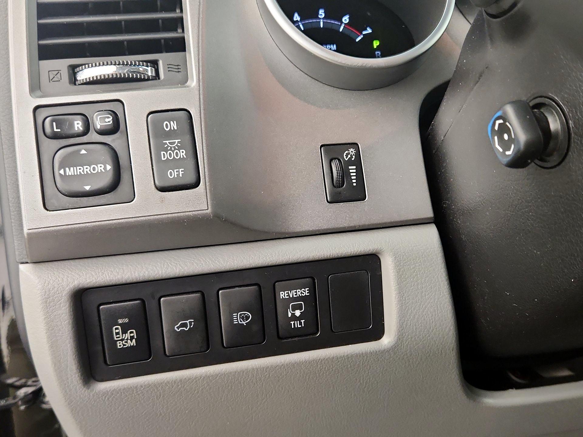 Thumbnail: 2016 Toyota Sequoia - 13