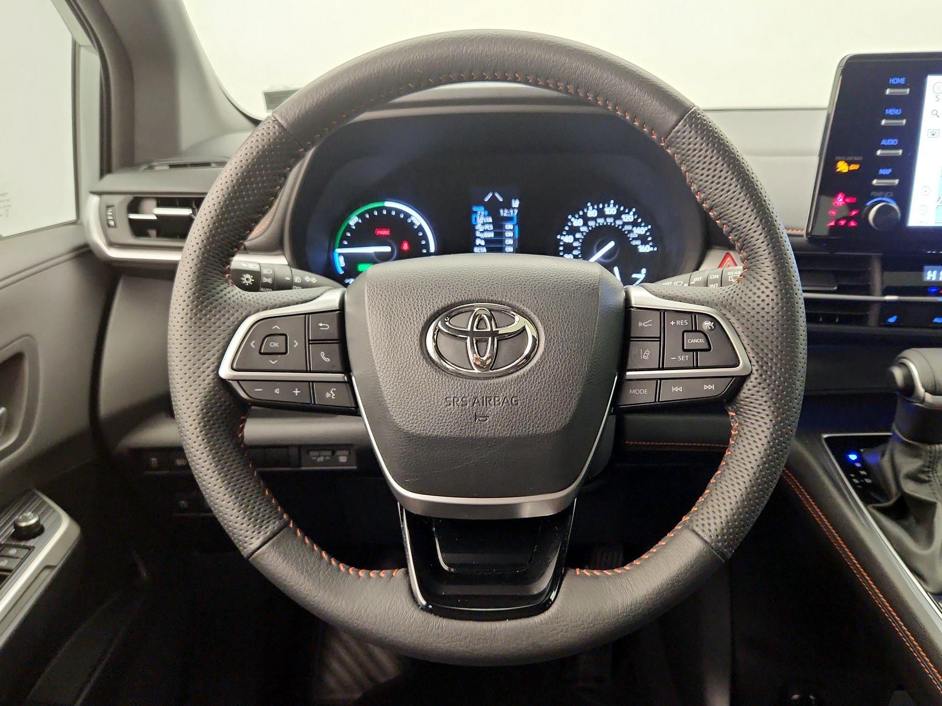 Thumbnail: 2023 Toyota Sienna - 10