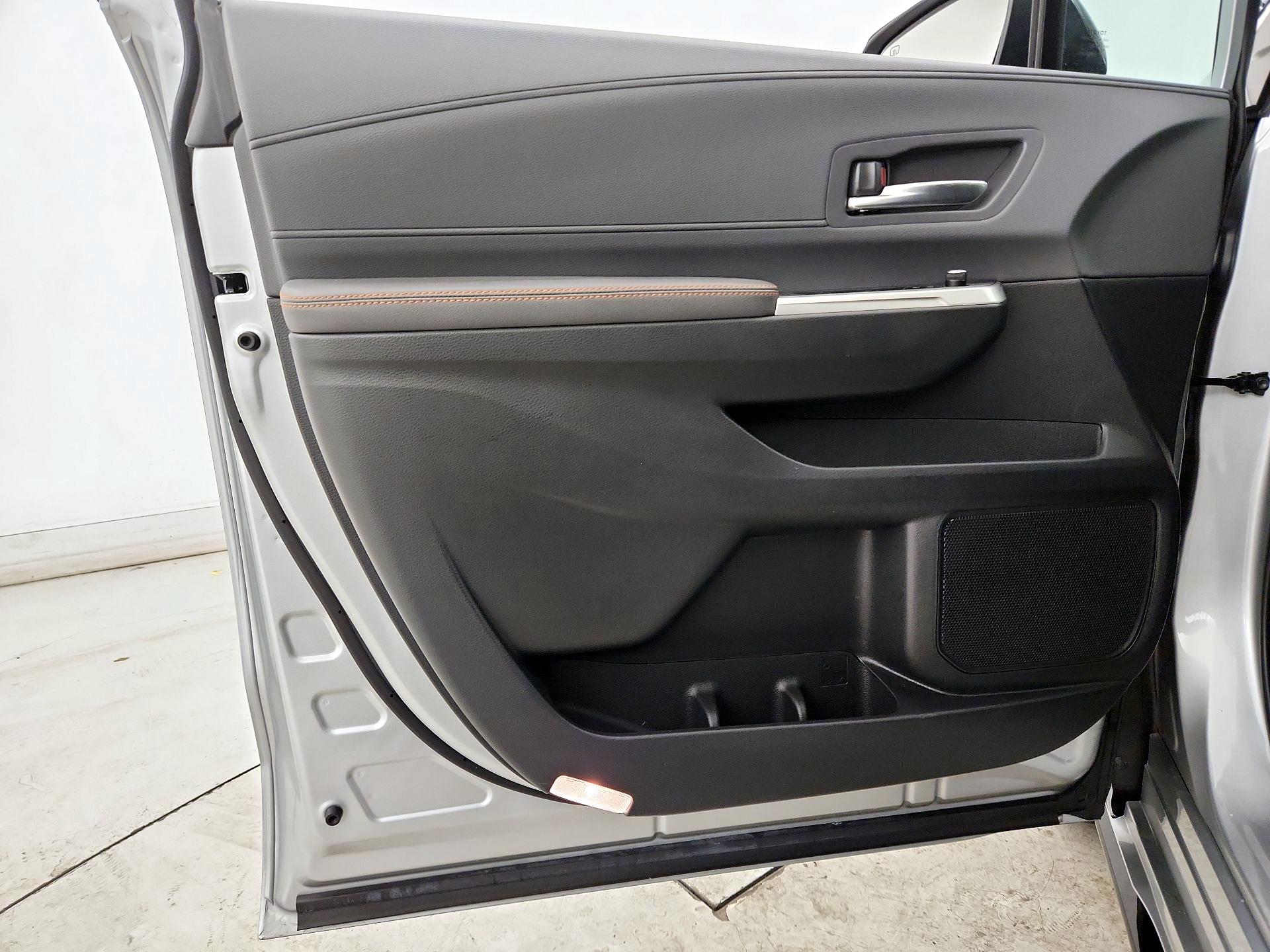 Thumbnail: 2023 Toyota Sienna - 12