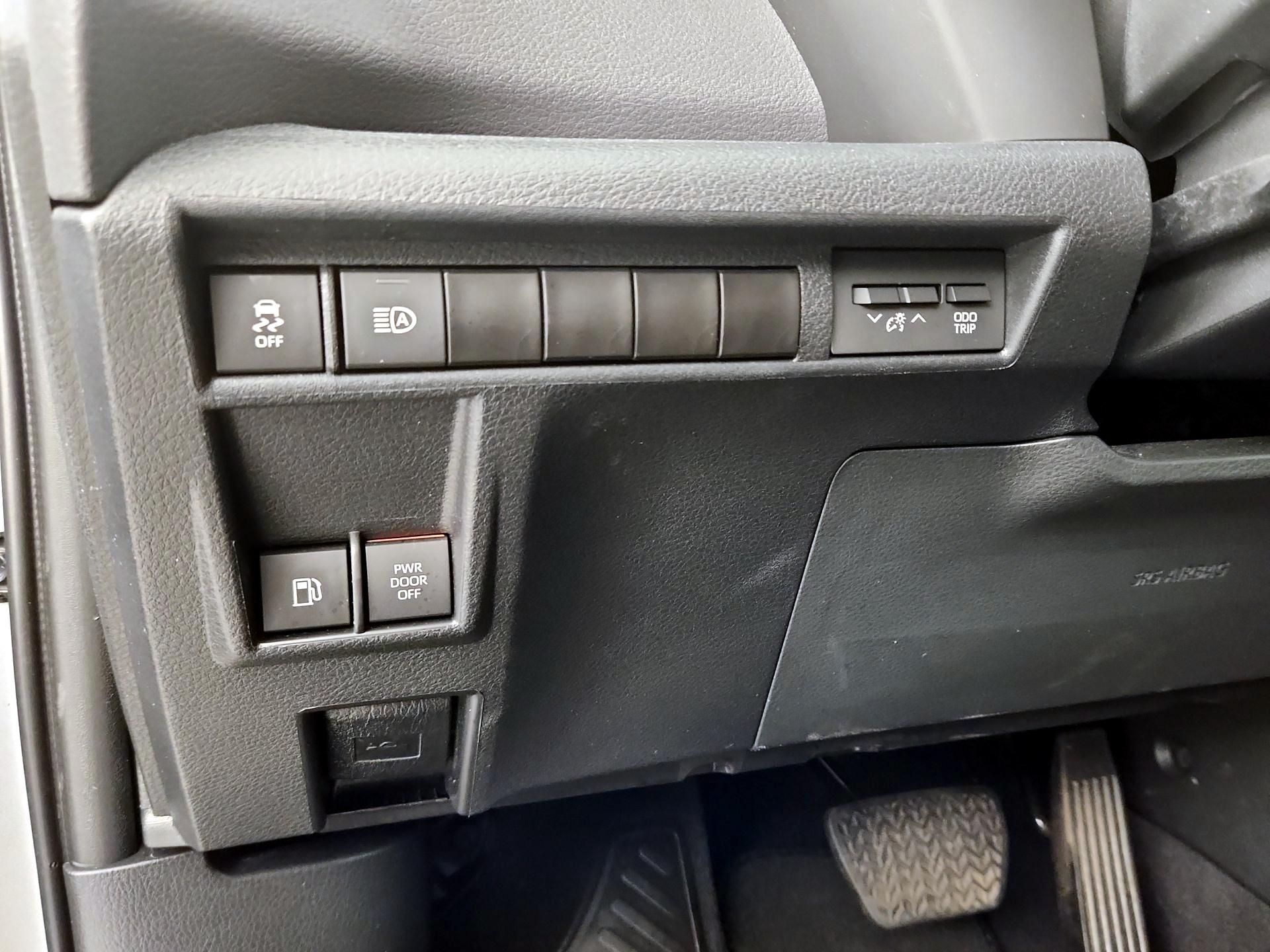 Thumbnail: 2023 Toyota Sienna - 13