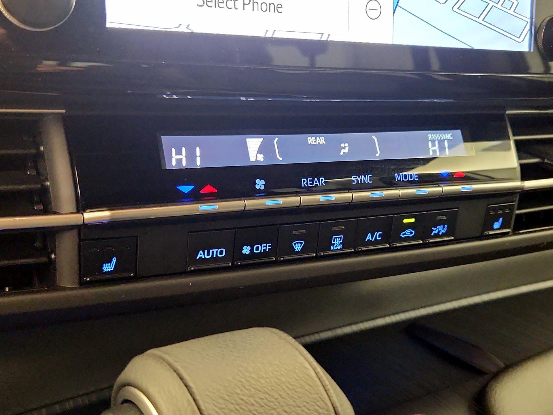 Thumbnail: 2023 Toyota Sienna - 17