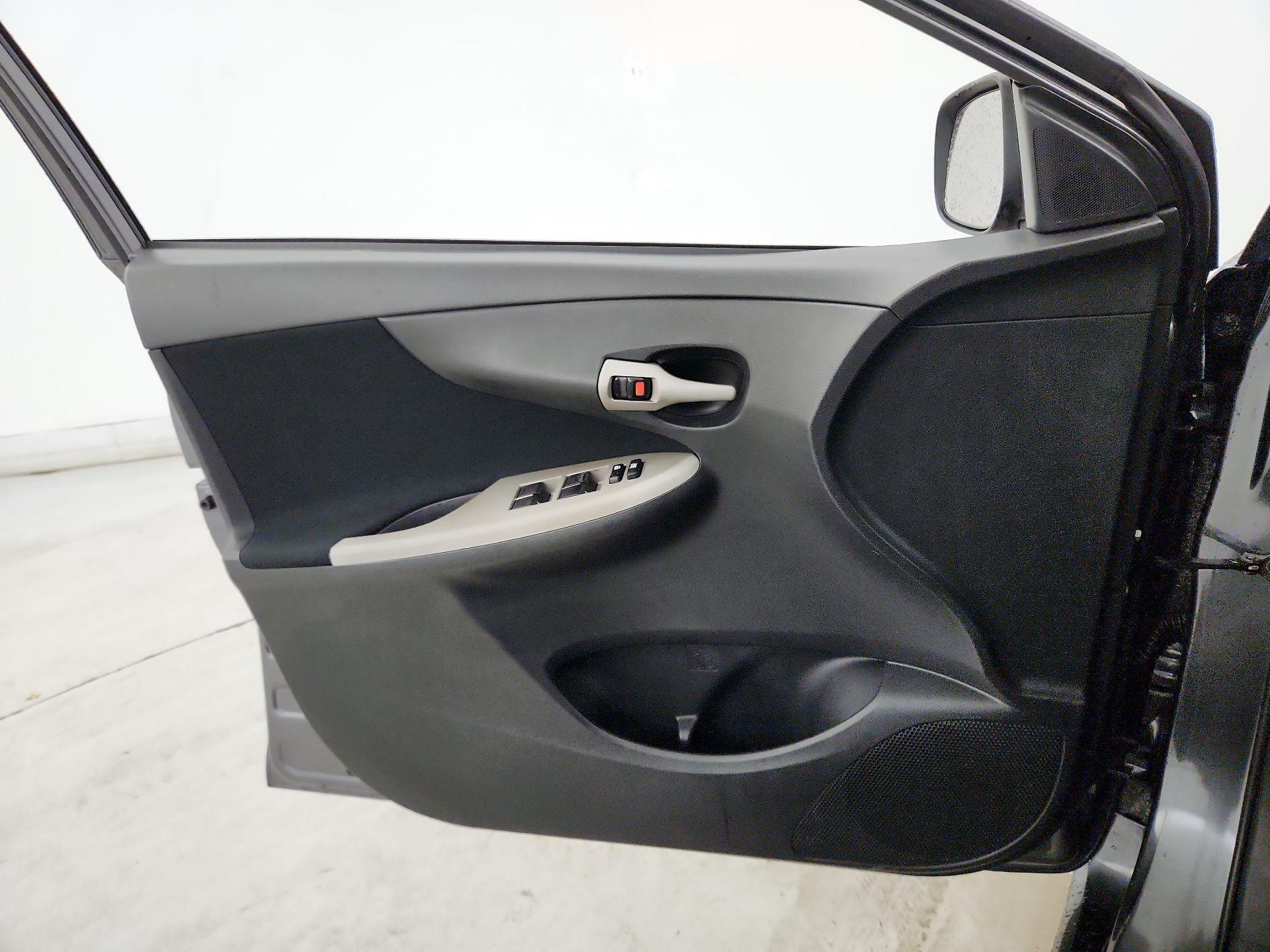 Thumbnail: 2013 Toyota Corolla - 12