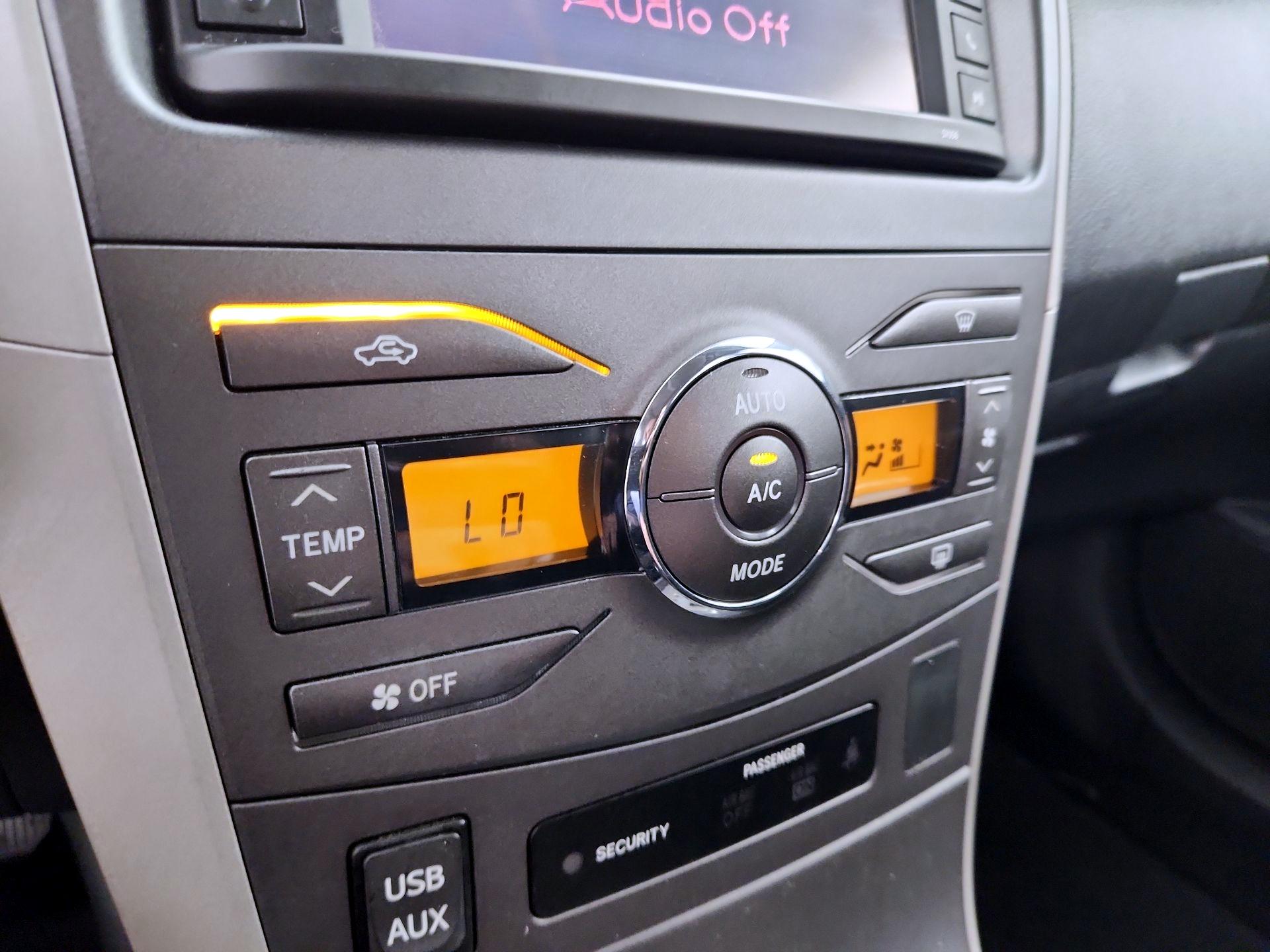 Thumbnail: 2013 Toyota Corolla - 15